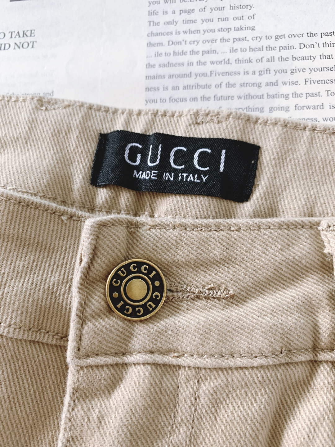 Gucci 古驰 2025FW秋冬新品高级时装感，重工洗水牛仔裤。面料很特殊，超细精仿棉纱混纺，超柔舒适