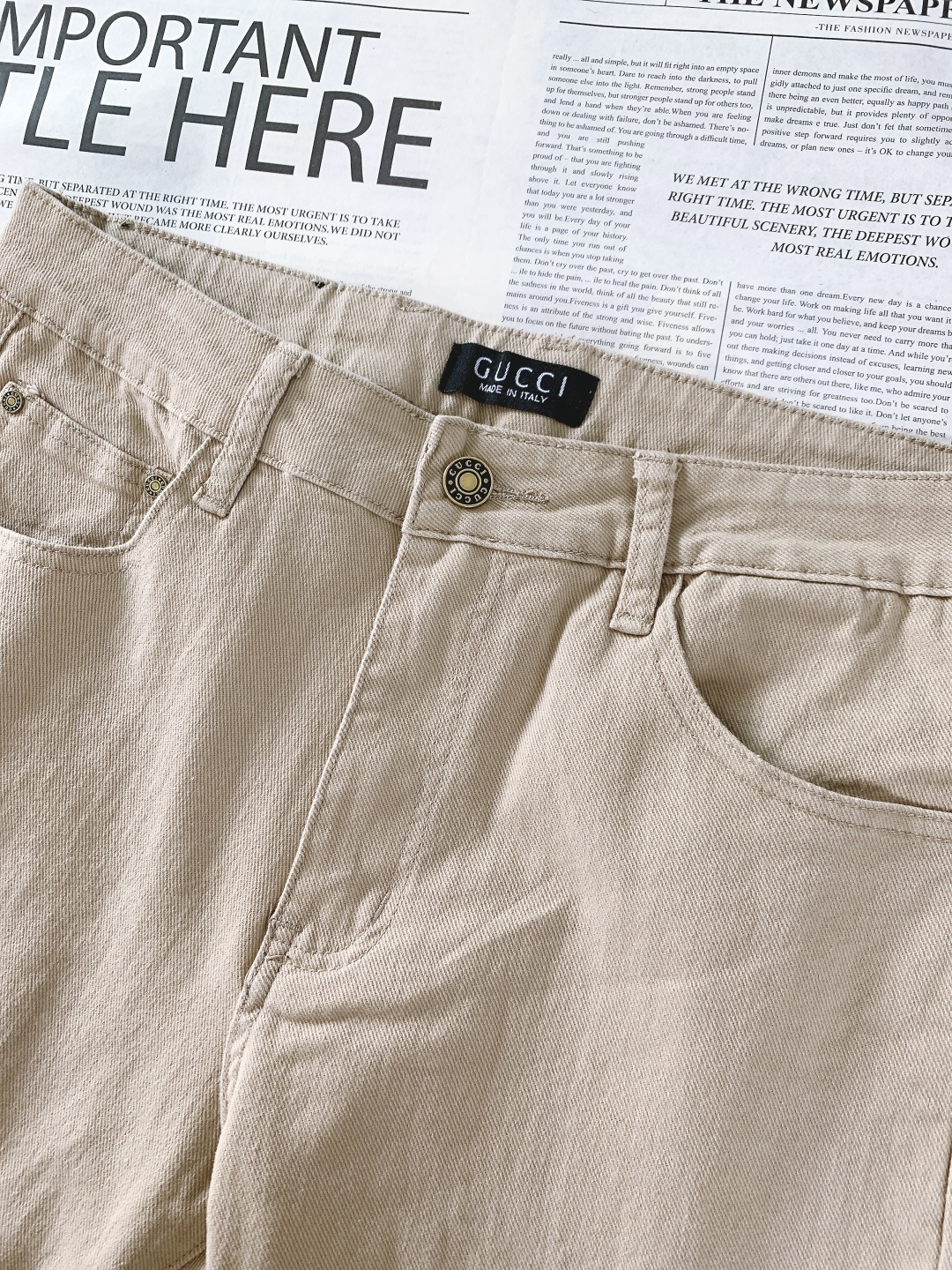 Gucci 古驰 2025FW秋冬新品高级时装感，重工洗水牛仔裤。面料很特殊，超细精仿棉纱混纺，超柔舒适