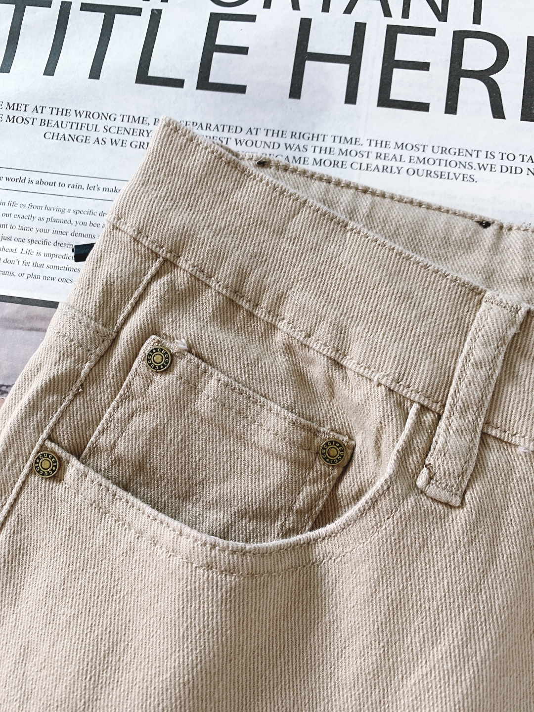 Gucci 古驰 2025FW秋冬新品高级时装感，重工洗水牛仔裤。面料很特殊，超细精仿棉纱混纺，超柔舒适