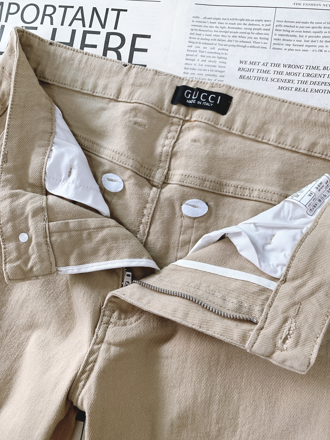 Gucci 古驰 2025FW秋冬新品高级时装感，重工洗水牛仔裤。面料很特殊，超细精仿棉纱混纺，超柔舒适