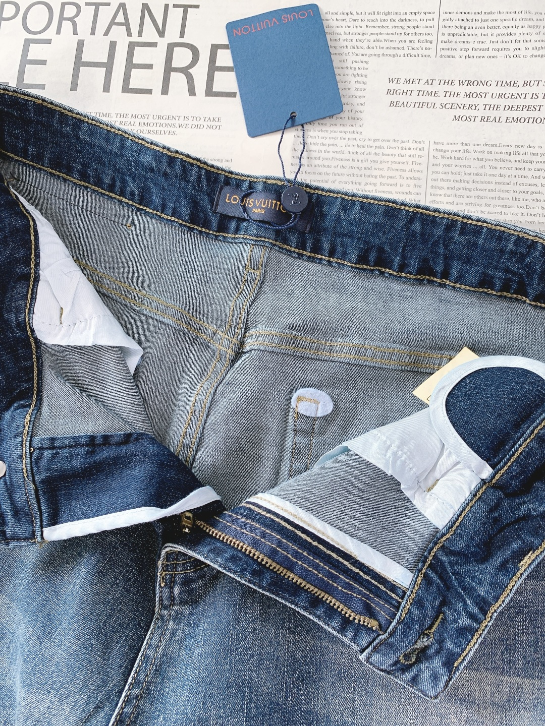 LouisVuitton 路易威登 驴家王炸款牛仔裤👖独爱这一条，提花弹力直筒牛仔裤…… 重工洗水工艺…