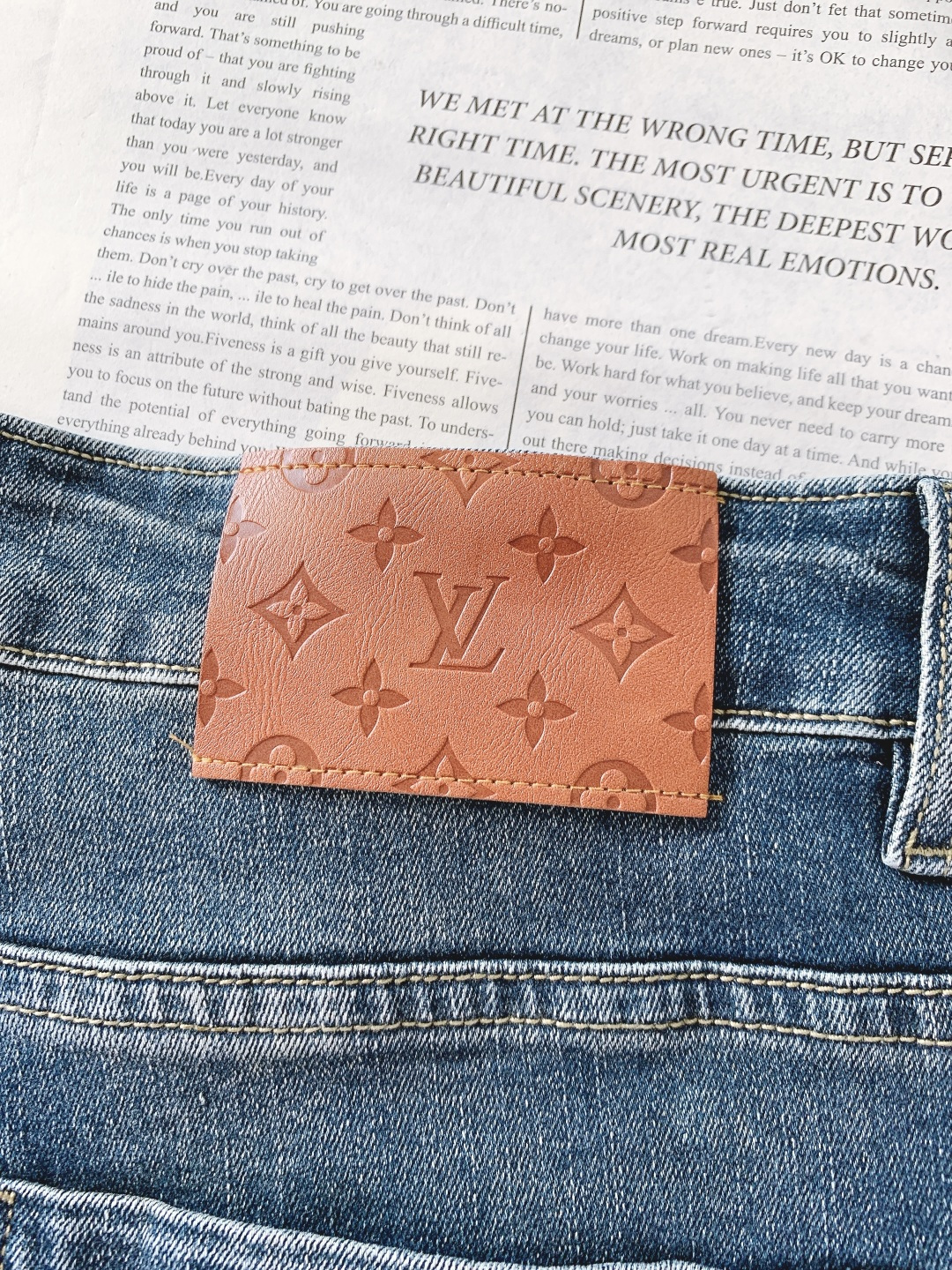 LouisVuitton 路易威登 驴家王炸款牛仔裤👖独爱这一条，提花弹力直筒牛仔裤…… 重工洗水工艺…