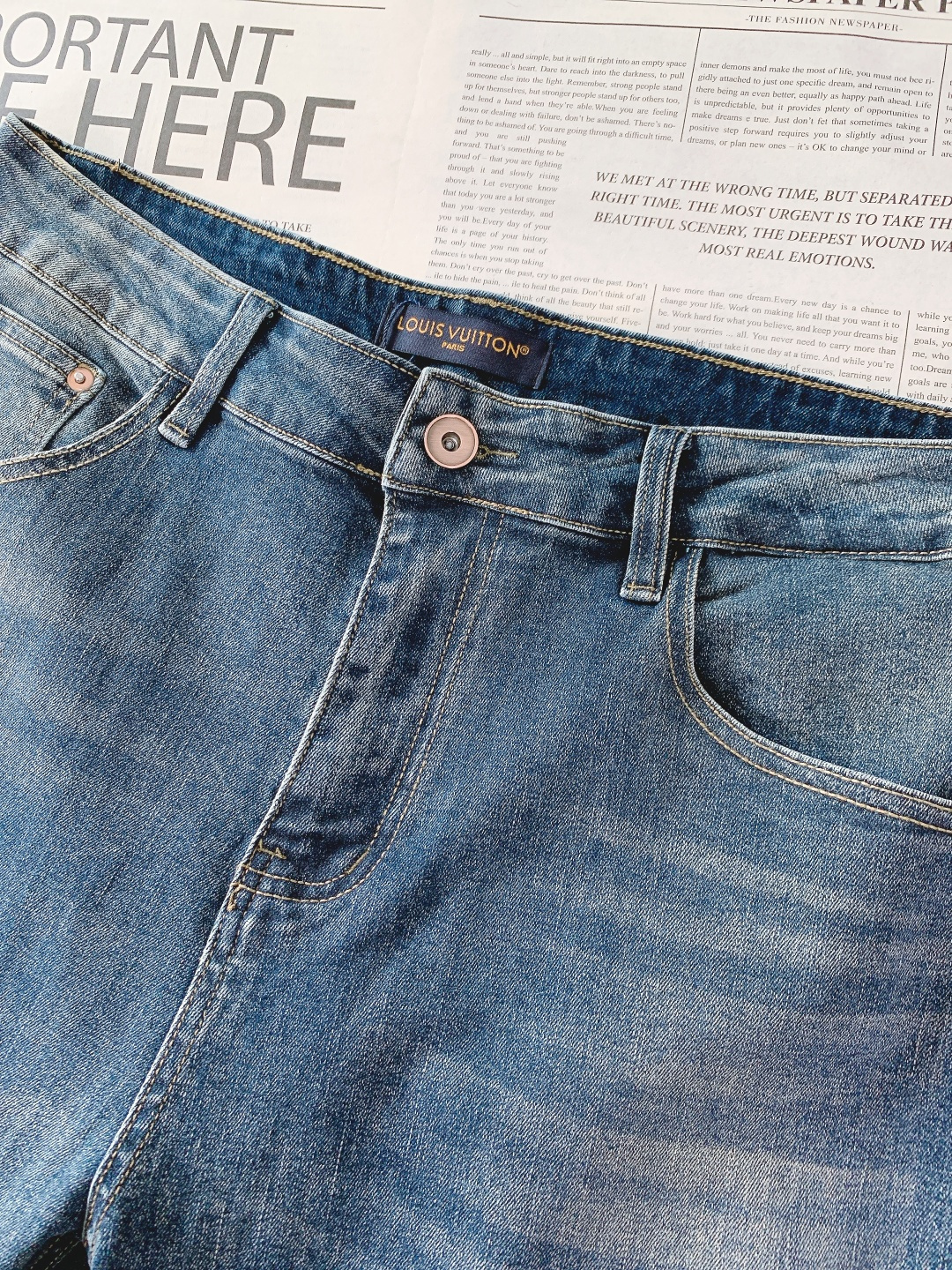 LouisVuitton 路易威登 驴家王炸款牛仔裤👖独爱这一条，提花弹力直筒牛仔裤…… 重工洗水工艺…