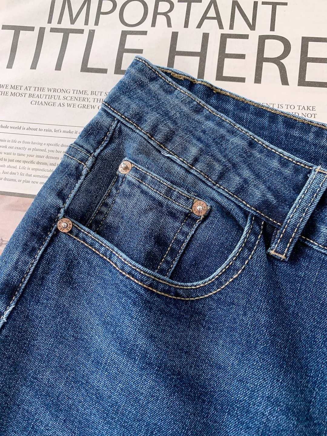 Burberry 巴宝莉 2025FW秋冬新品高级时装感，重工洗水牛仔裤。面料很特殊，超细精仿棉纱混纺，