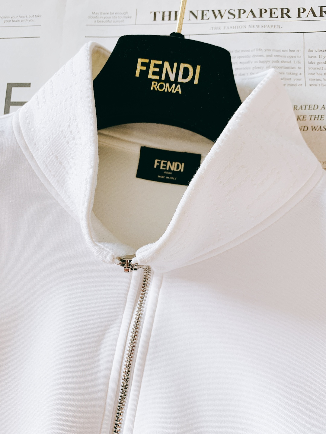 Fendi 芬迪 2025FW秋冬新品 半拉链立领套头运动衫T恤卫衣时尚潮流的全新简约既视感…高领半拉链