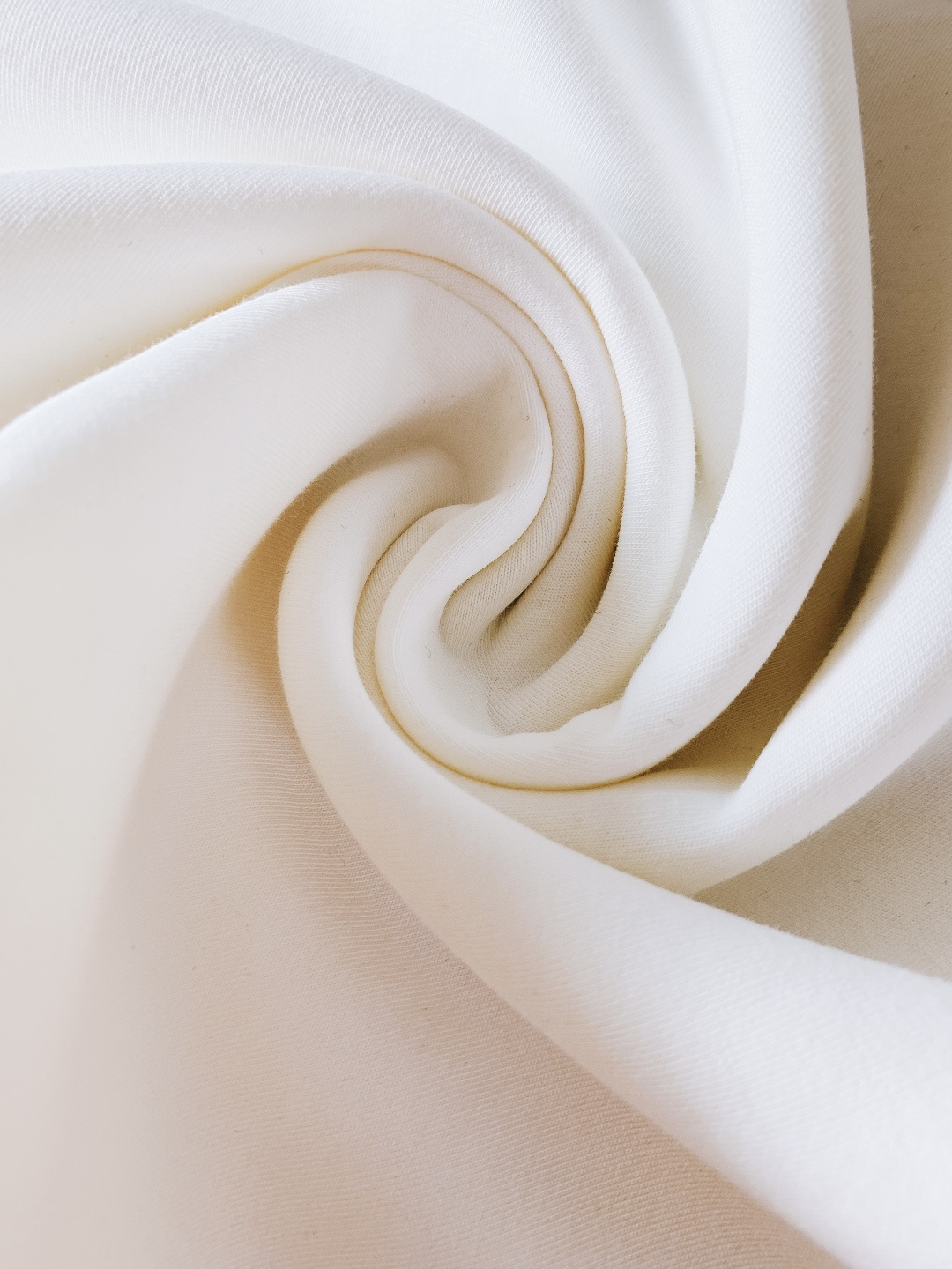 Fendi 芬迪 2025FW秋冬新品 半拉链立领套头运动衫T恤卫衣时尚潮流的全新简约既视感…高领半拉链