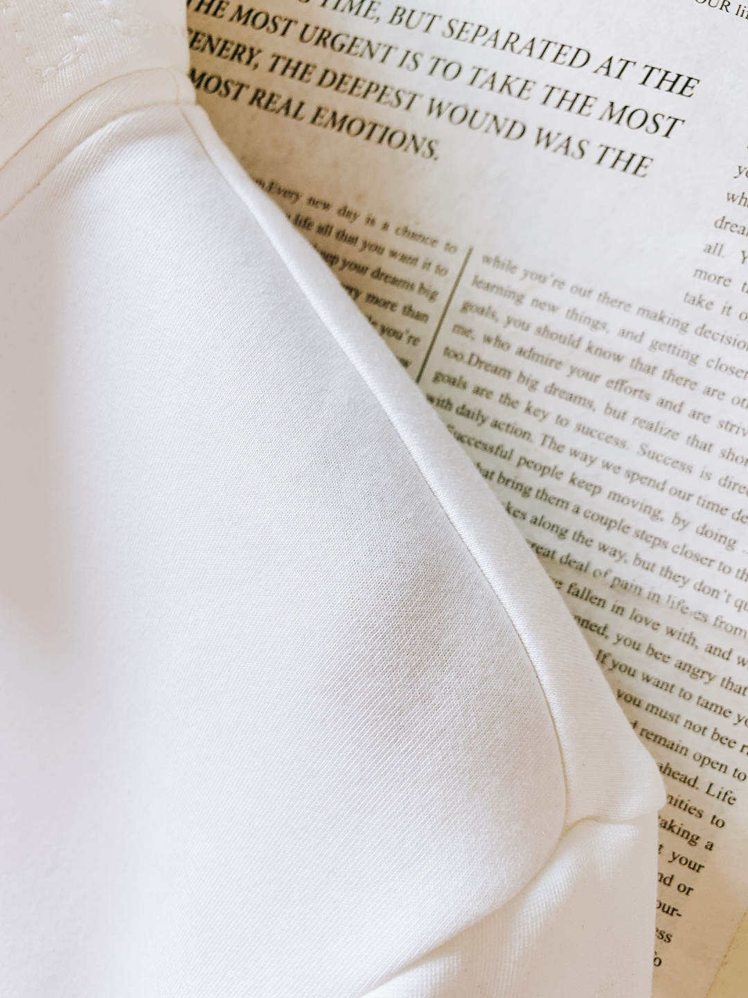 Fendi 芬迪 2025FW秋冬新品 半拉链立领套头运动衫T恤卫衣时尚潮流的全新简约既视感…高领半拉链