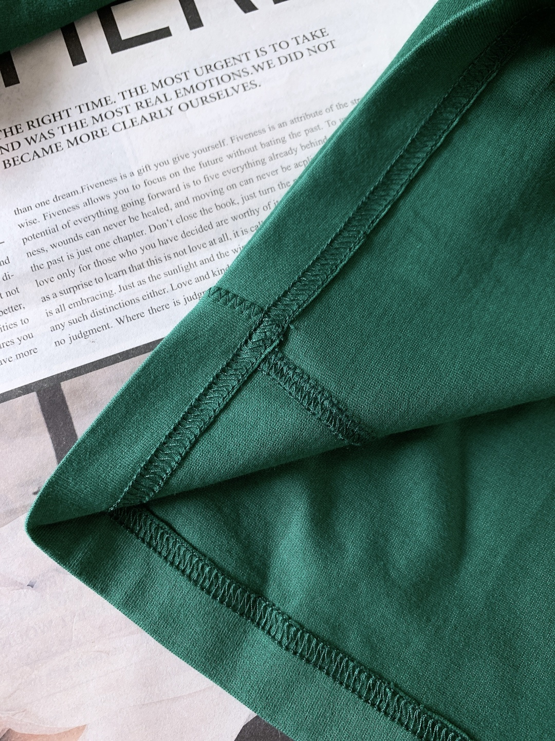 Bottega Veneta 葆蝶家 2025FW秋冬新品 BV 新款圆领绿色长袖T恤，面料:100%棉