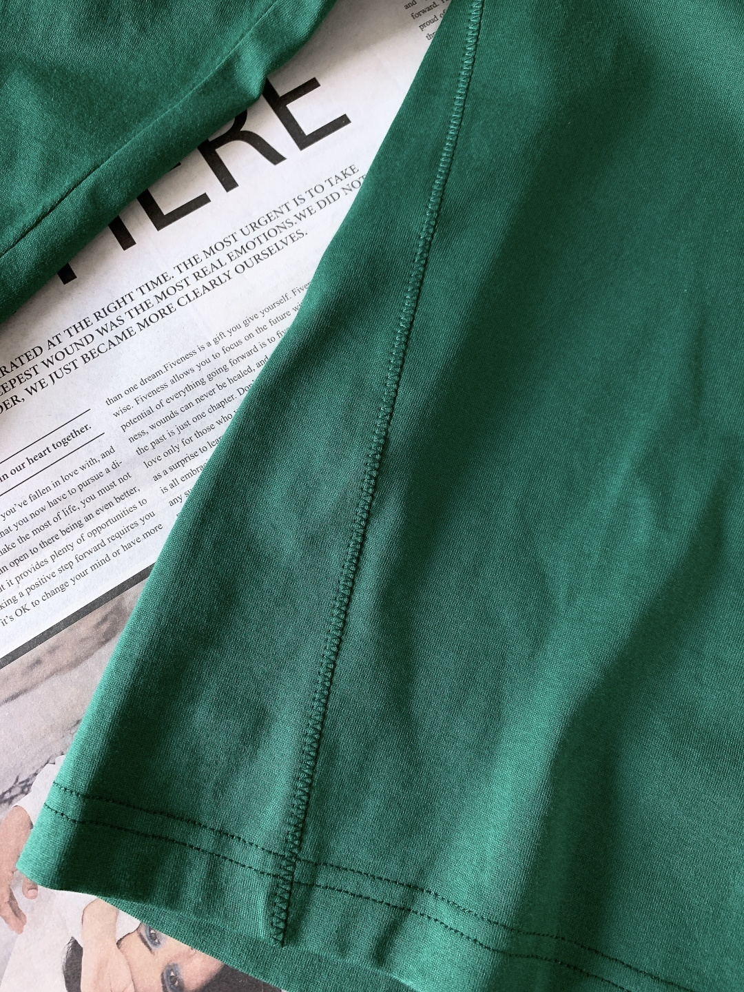 Bottega Veneta 葆蝶家 2025FW秋冬新品 BV 新款圆领绿色长袖T恤，面料:100%棉