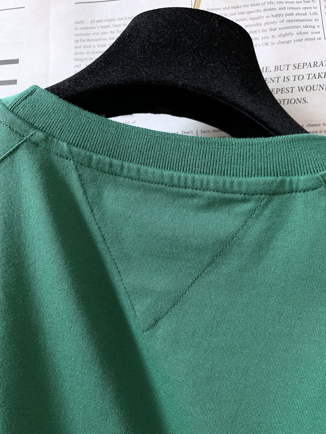 Bottega Veneta 葆蝶家 2025FW秋冬新品 BV 新款圆领绿色长袖T恤，面料:100%棉