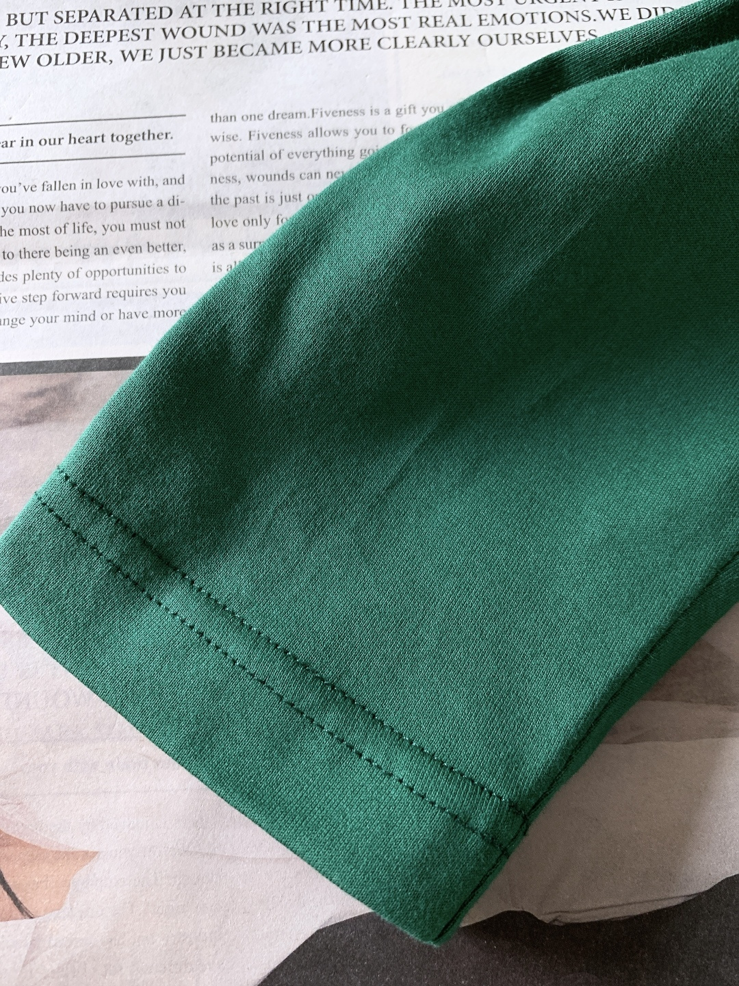 Bottega Veneta 葆蝶家 2025FW秋冬新品 BV 新款圆领绿色长袖T恤，面料:100%棉