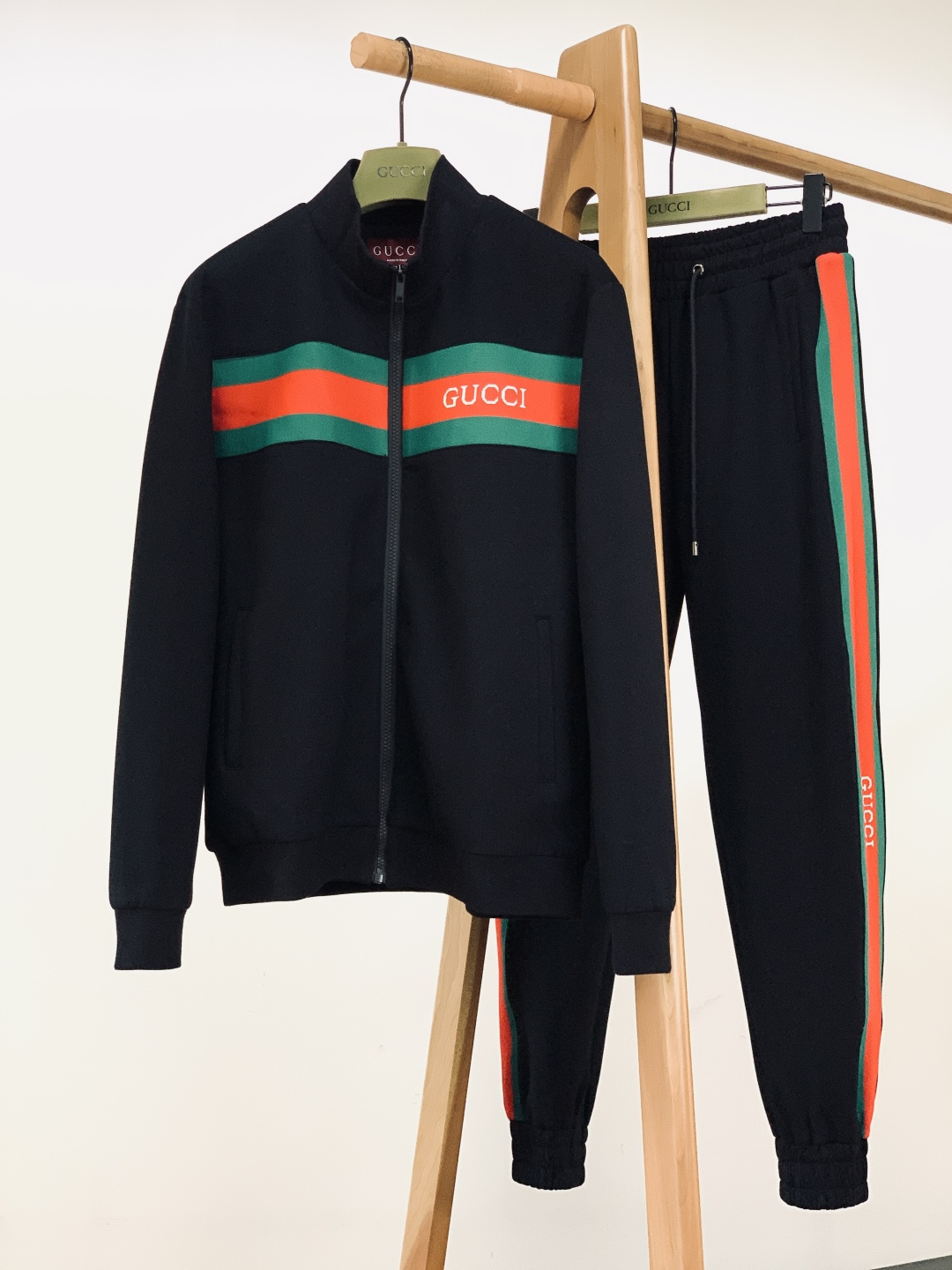 Gucci 古驰 2025FW秋冬新品 时尚休闲套装，进口定制面料打造，舒适透气，质地超赞，客供五金辅料