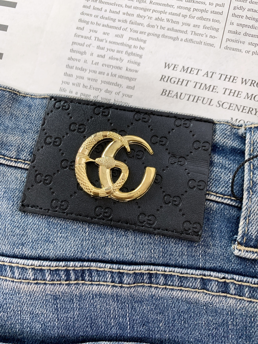 Gucci 古驰 王炸款牛仔裤👖独爱这一条，经典直筒牛仔裤…… 重工洗水工艺…..开模定制五金配件，直筒