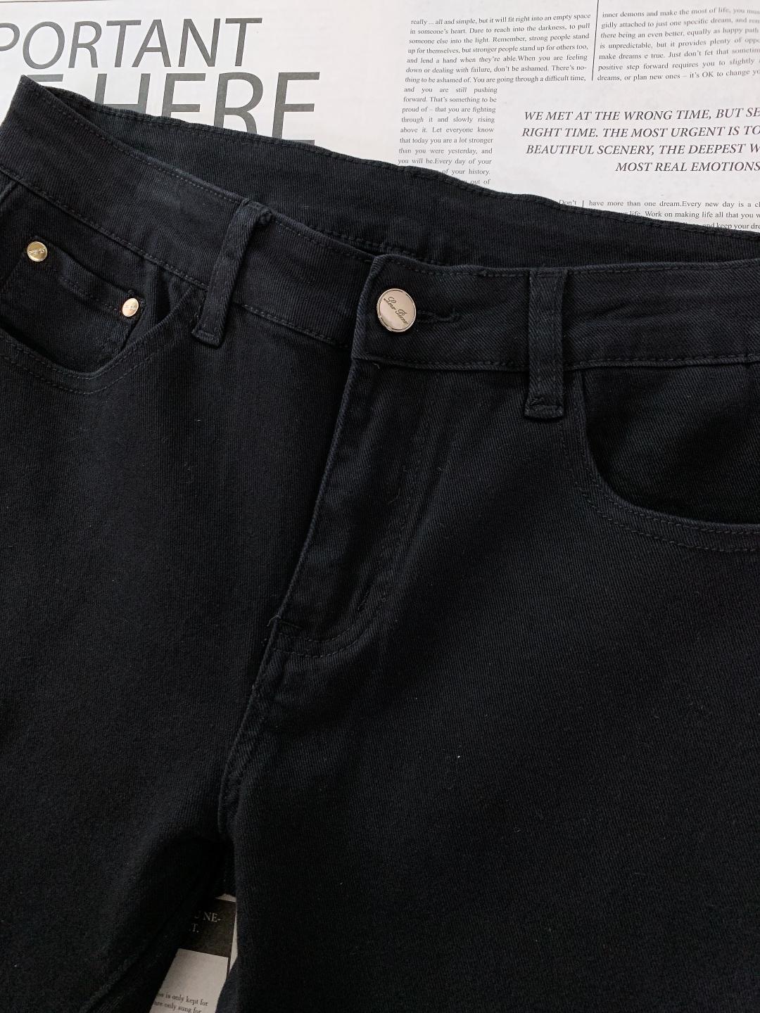 LoroPiana L.P FW秋冬新品高级时装感，重工洗水牛仔裤。面料很特殊，超细精仿棉纱混纺，超柔舒