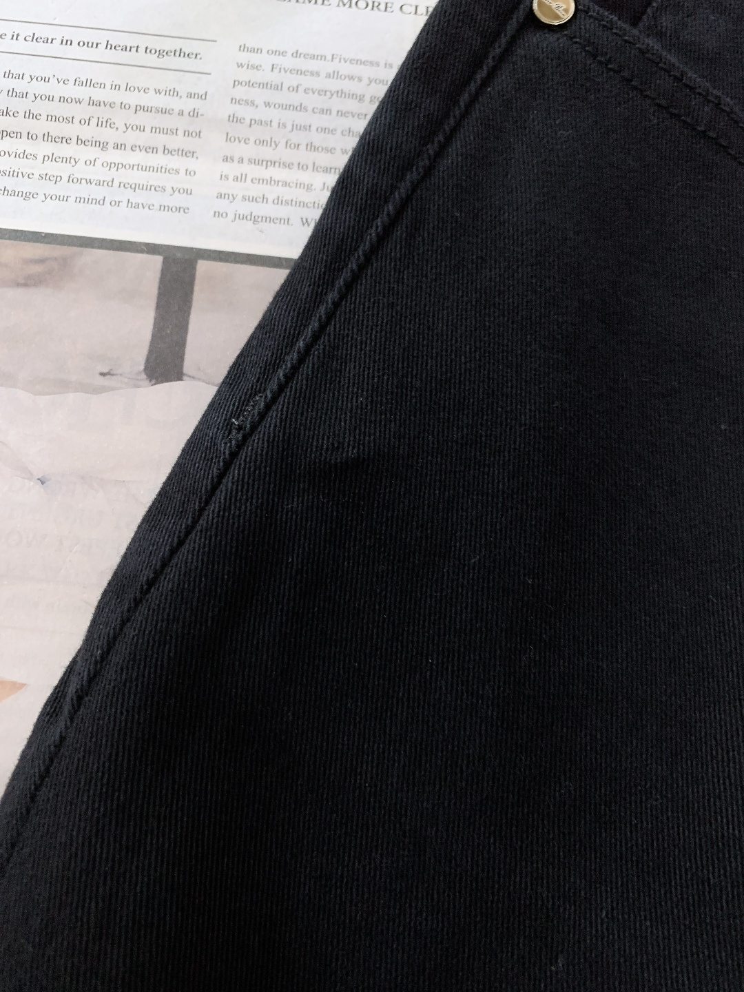 LoroPiana L.P FW秋冬新品高级时装感，重工洗水牛仔裤。面料很特殊，超细精仿棉纱混纺，超柔舒