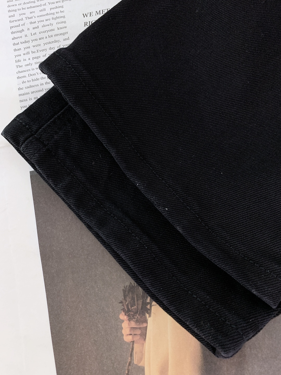 LouisVuitton 路易威登 2025FW秋冬新品高级时装感，重工洗水牛仔裤。面料很特殊，超细精仿