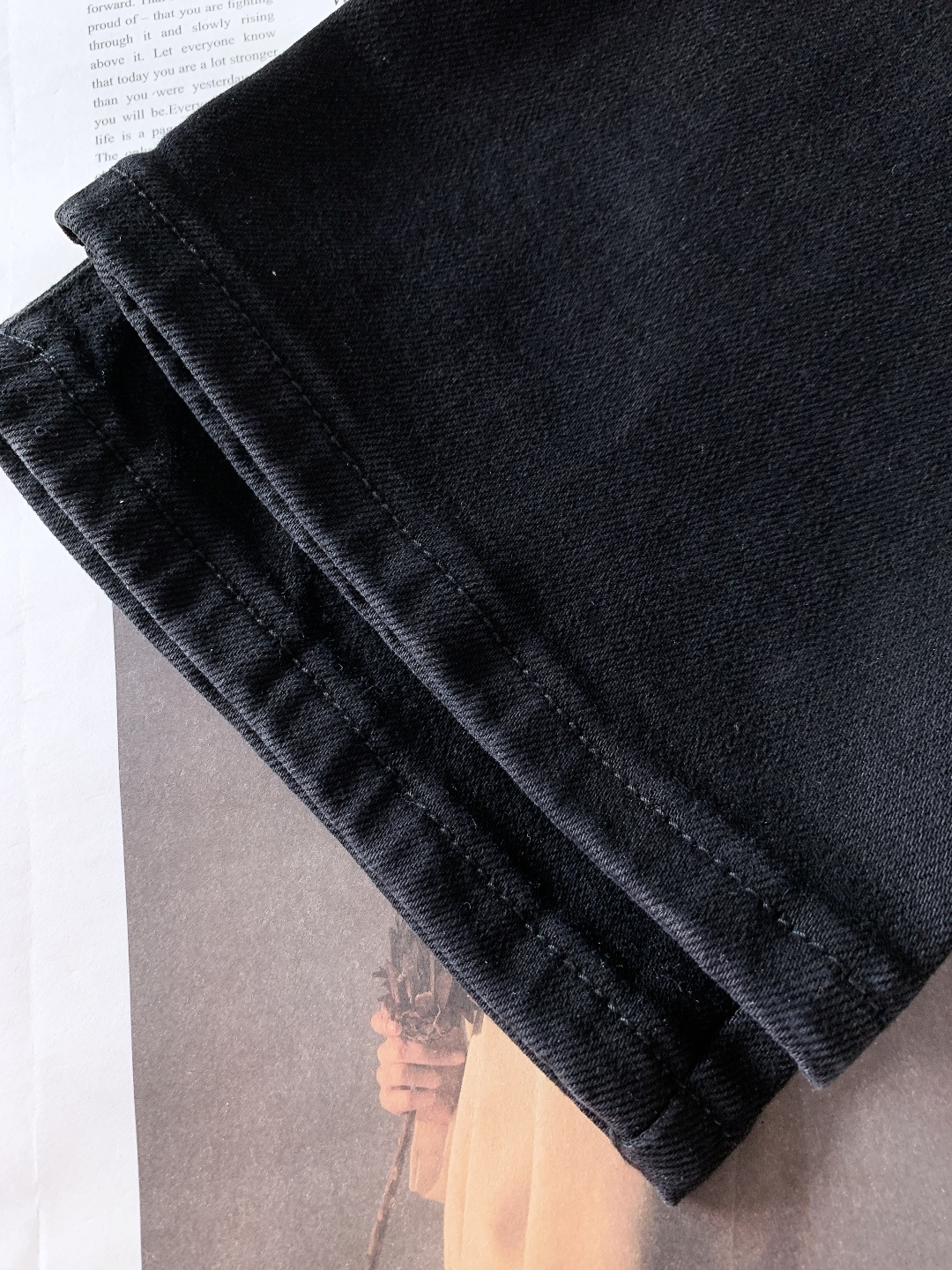 Dior Homme 迪奥·桀傲 2025FW秋冬新品高级时装感，重工洗水牛仔裤。面料很特殊，超细精仿棉