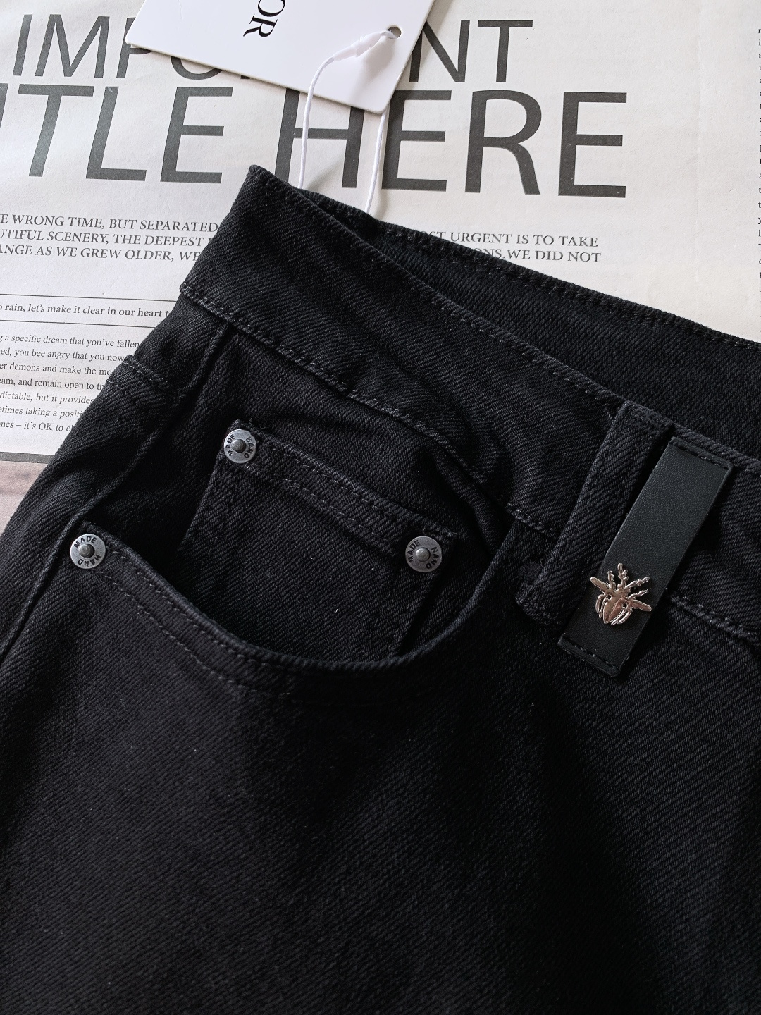 Dior Homme 迪奥·桀傲 2025FW秋冬新品高级时装感，重工洗水牛仔裤。面料很特殊，超细精仿棉