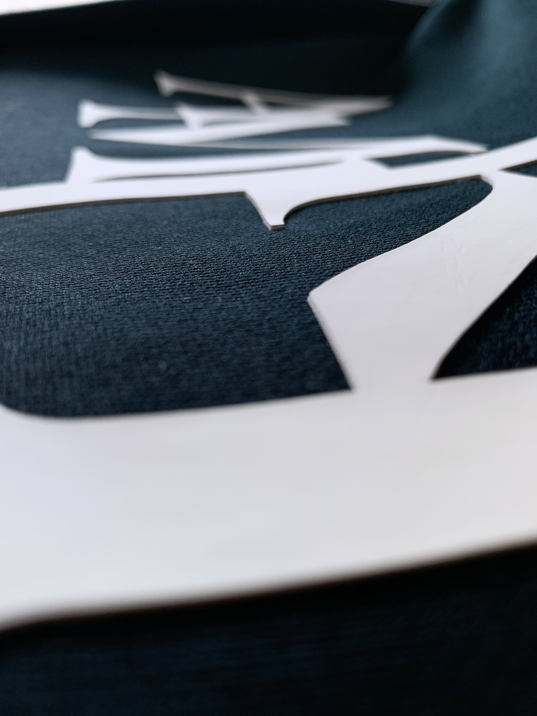 Amiri 2025FW秋冬新品 休闲连帽卫衣。甄选高支精梳棉混纺面料，触感柔软细腻且兼具挺括度，不易起