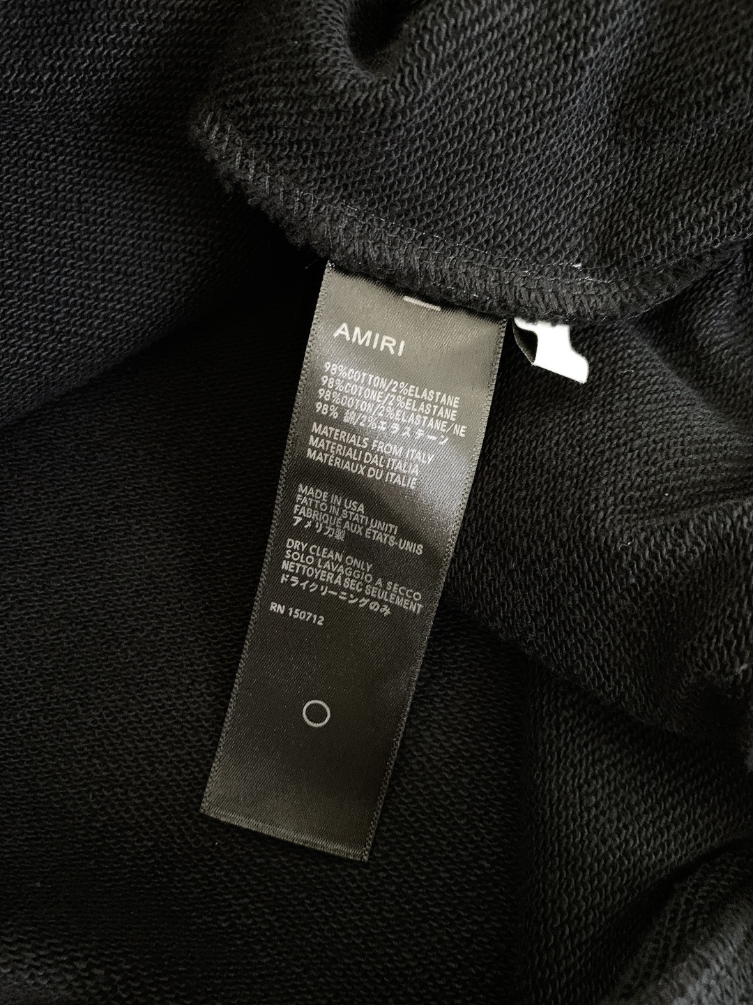 Amiri 2025FW秋冬新品 休闲连帽卫衣。甄选高支精梳棉混纺面料，触感柔软细腻且兼具挺括度，不易起