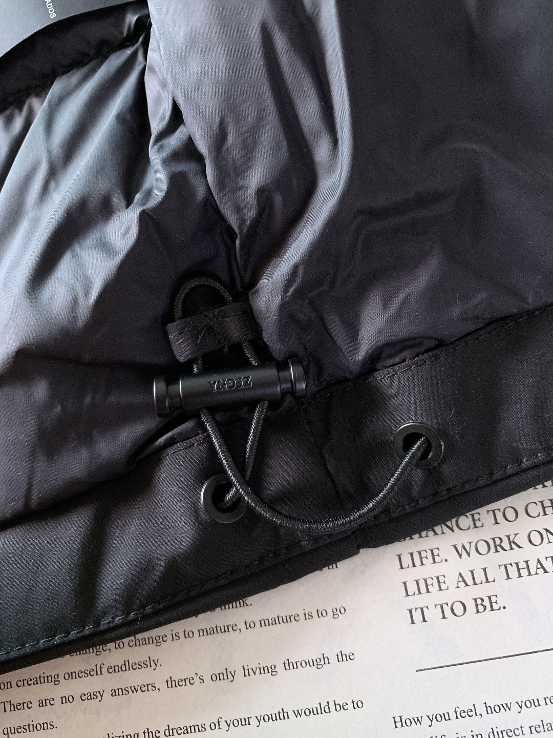 Ermenegildo Zegna 杰尼亚 2025FW秋冬新品 休闲连帽羽绒服。甄选高密尼龙外层，抗风