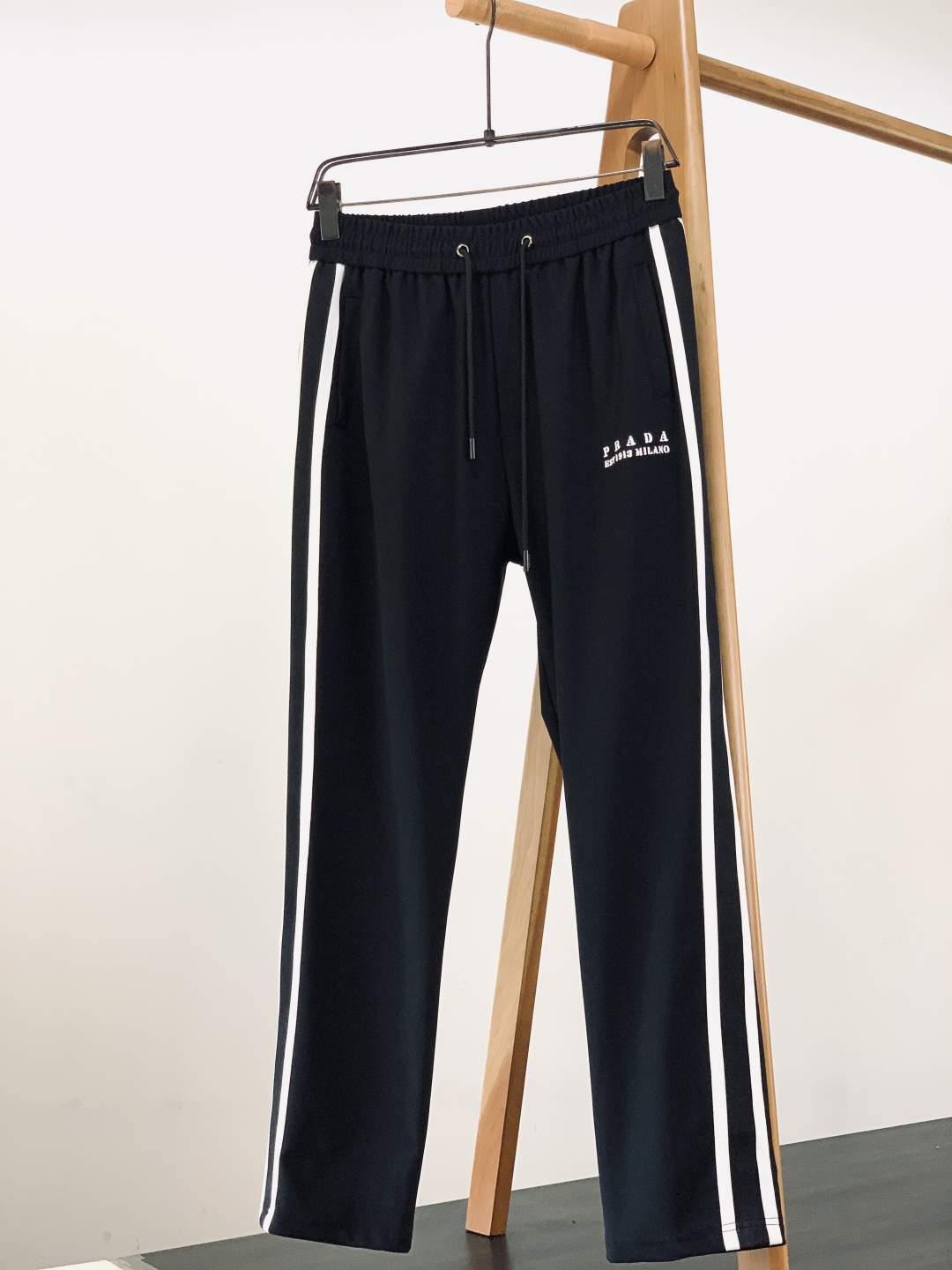 Prada 普拉达 2025FW秋冬新品 休闲织带印花套装，进口定制面料打造，舒适透气，质地超赞，客供五