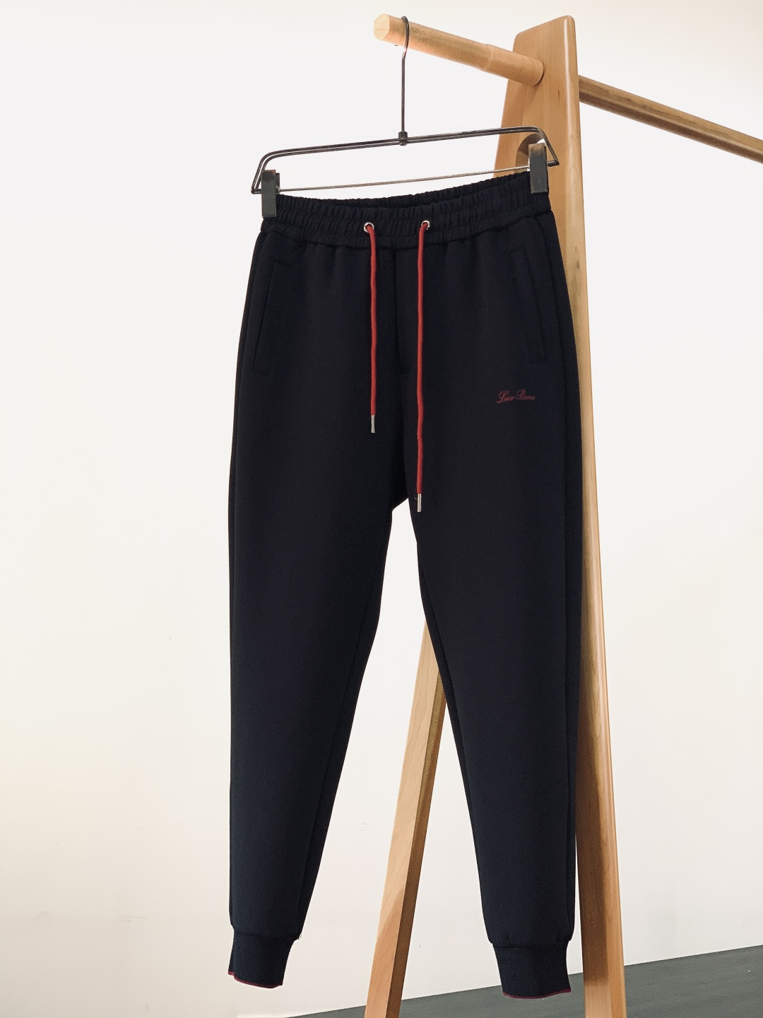 LoroPiana L.P FW秋冬新品 时尚休闲套装，进口定制面料打造，舒适透气，质地超赞，客供五金辅