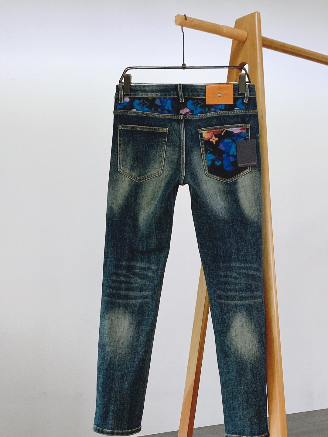 LouisVuitton 路易威登 驴家王炸款牛仔裤👖独爱这一条，弹力直筒牛仔裤…… 重工洗水工艺…..