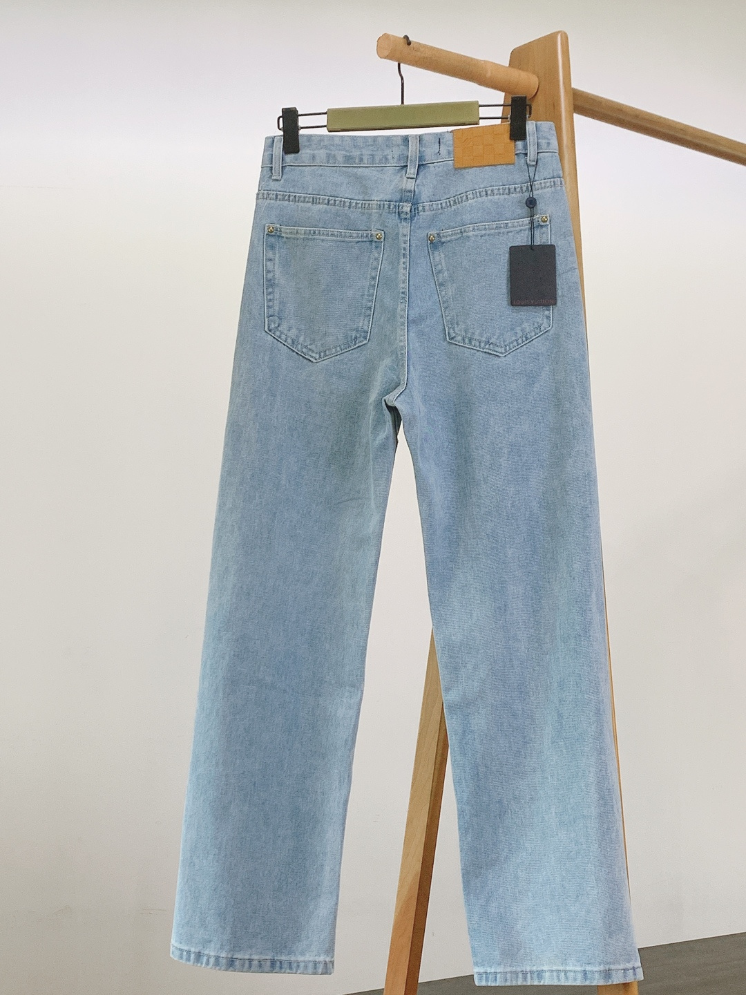 LouisVuitton 路易威登 驴家王炸款牛仔裤👖独爱这一条，弹力直筒牛仔裤…… 重工洗水工艺…..