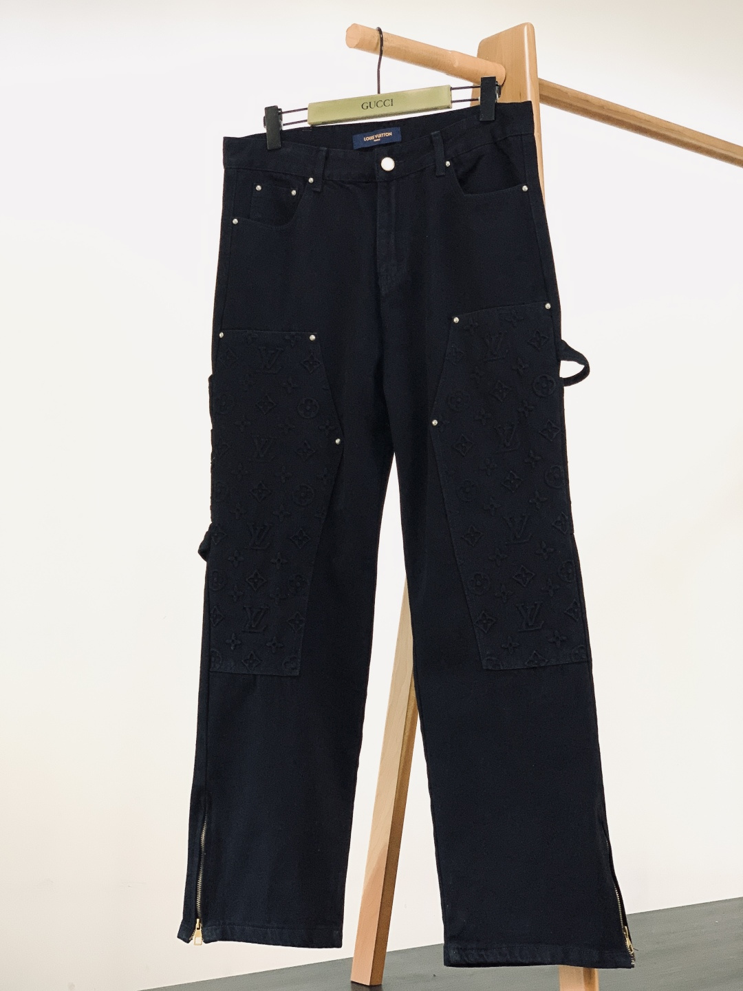 LouisVuitton 路易威登 驴家王炸款牛仔裤👖独爱这一条，弹力直筒牛仔裤…… 重工洗水工艺…..