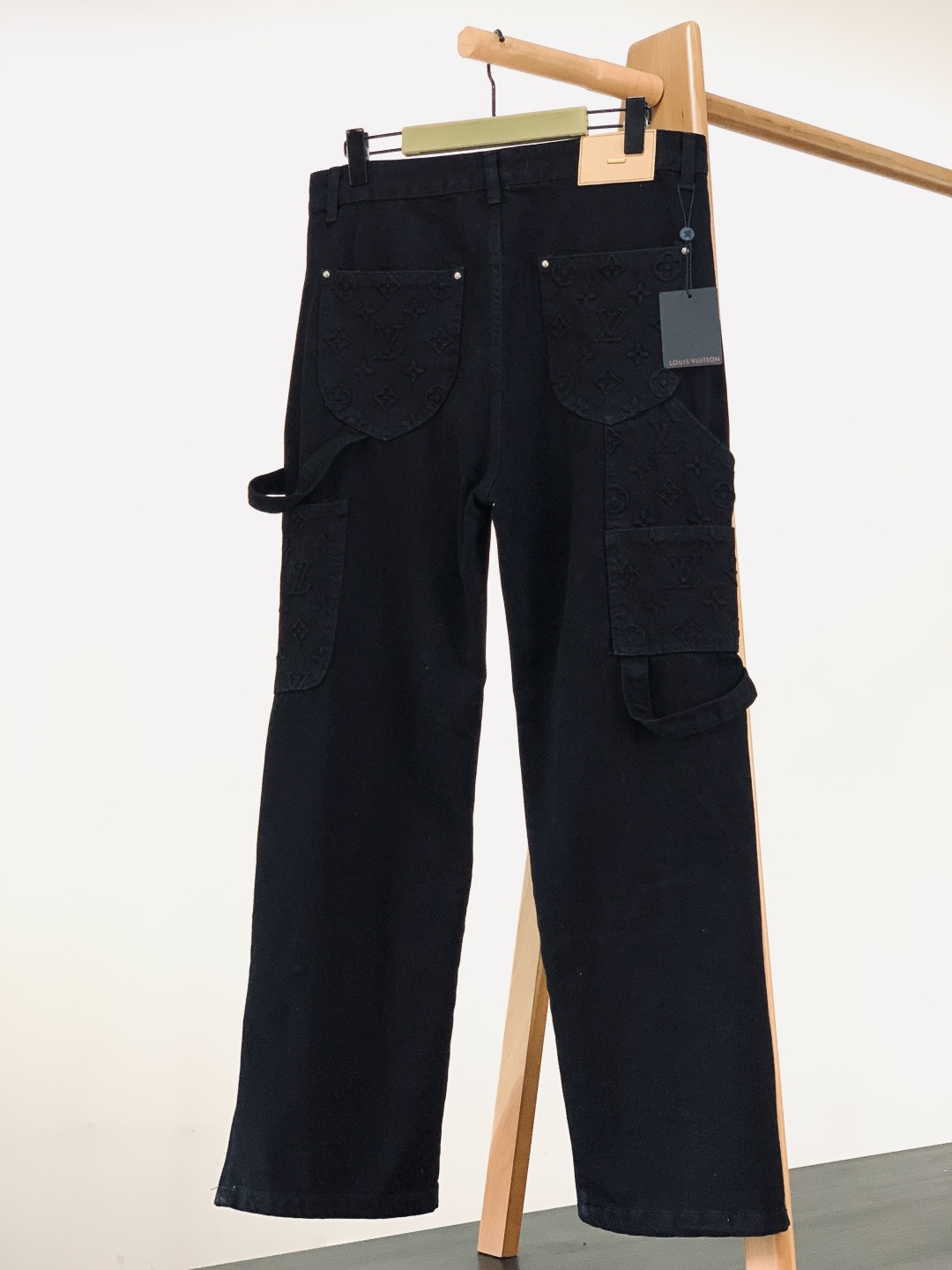 LouisVuitton 路易威登 驴家王炸款牛仔裤👖独爱这一条，弹力直筒牛仔裤…… 重工洗水工艺…..