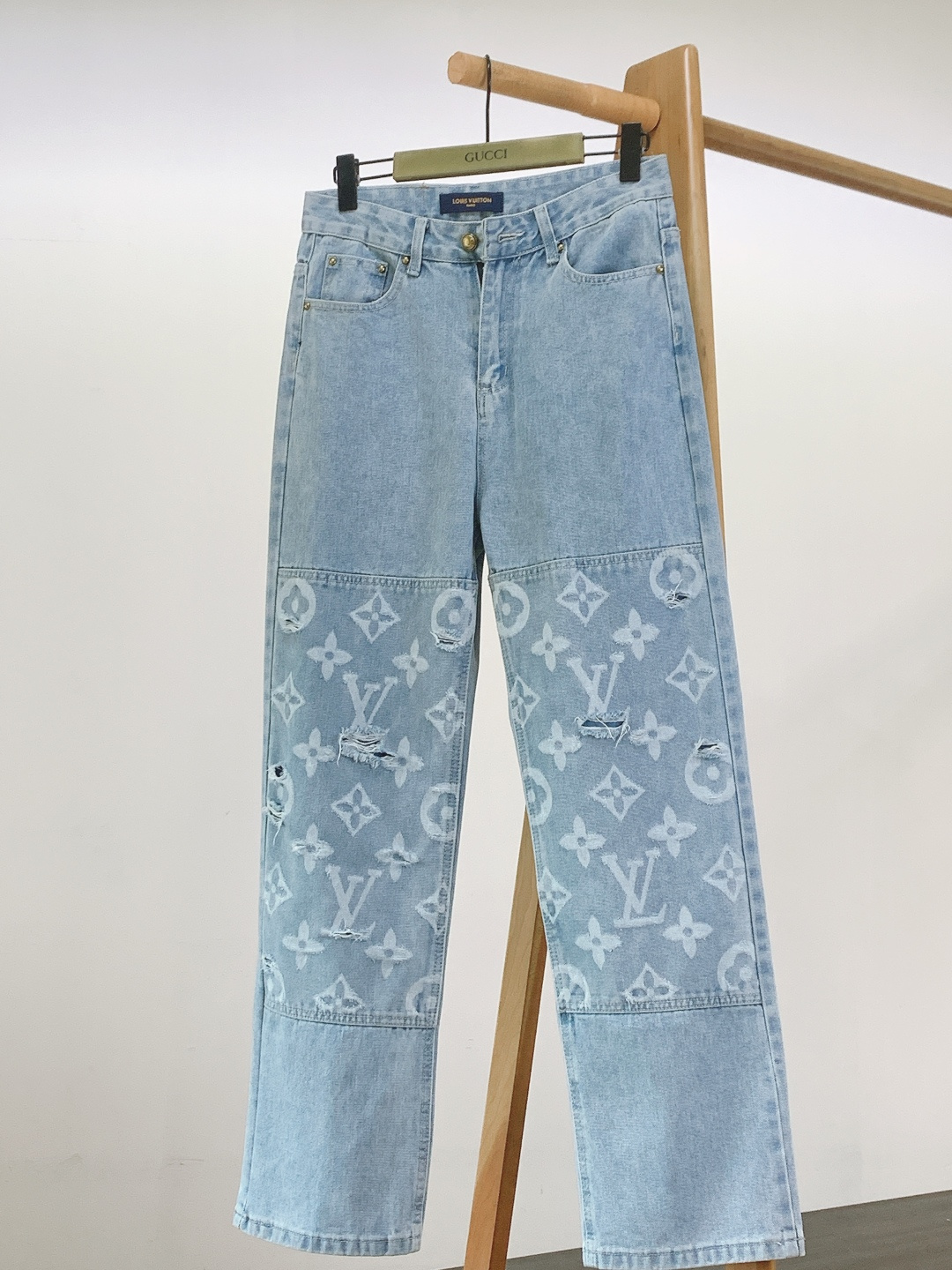 LouisVuitton 路易威登 驴家王炸款牛仔裤👖独爱这一条，弹力直筒牛仔裤…… 重工洗水工艺…..