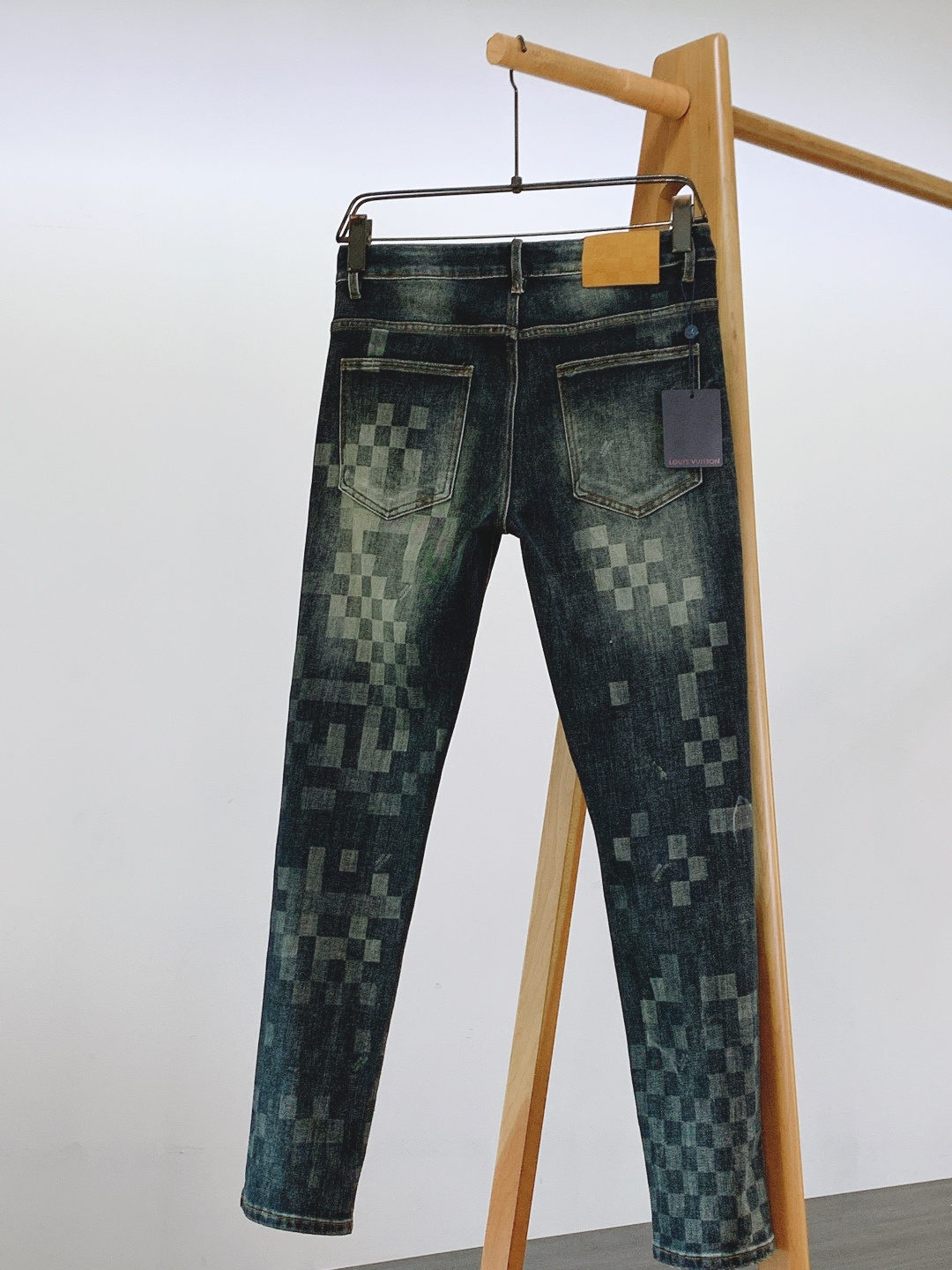 LouisVuitton 路易威登 驴家王炸款牛仔裤👖独爱这一条，经典棋盘格元素直筒牛仔裤…… 重工洗水