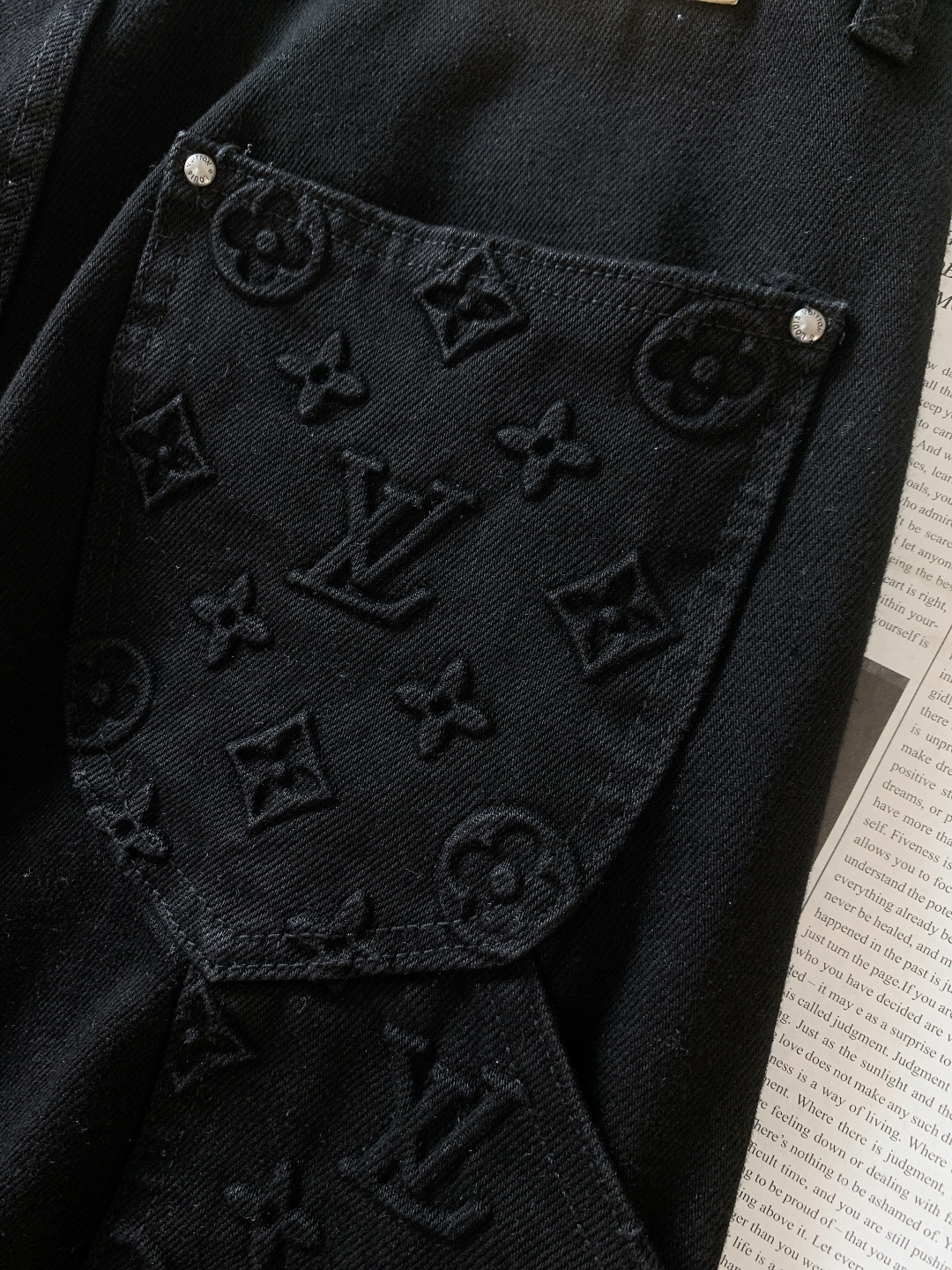 LouisVuitton 路易威登 驴家王炸款牛仔裤👖独爱这一条，弹力直筒牛仔裤…… 重工洗水工艺…..