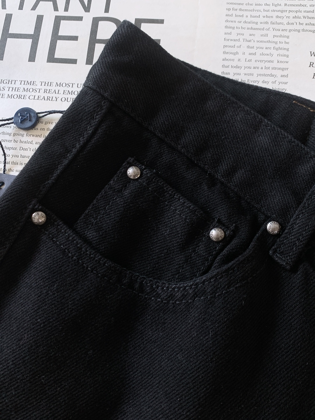 LouisVuitton 路易威登 驴家王炸款牛仔裤👖独爱这一条，弹力直筒牛仔裤…… 重工洗水工艺…..