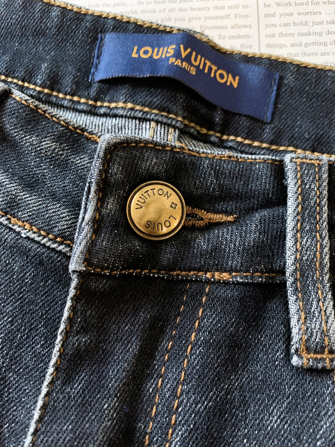 LouisVuitton 路易威登 驴家王炸款牛仔裤👖独爱这一条，经典棋盘格元素直筒牛仔裤…… 重工洗水