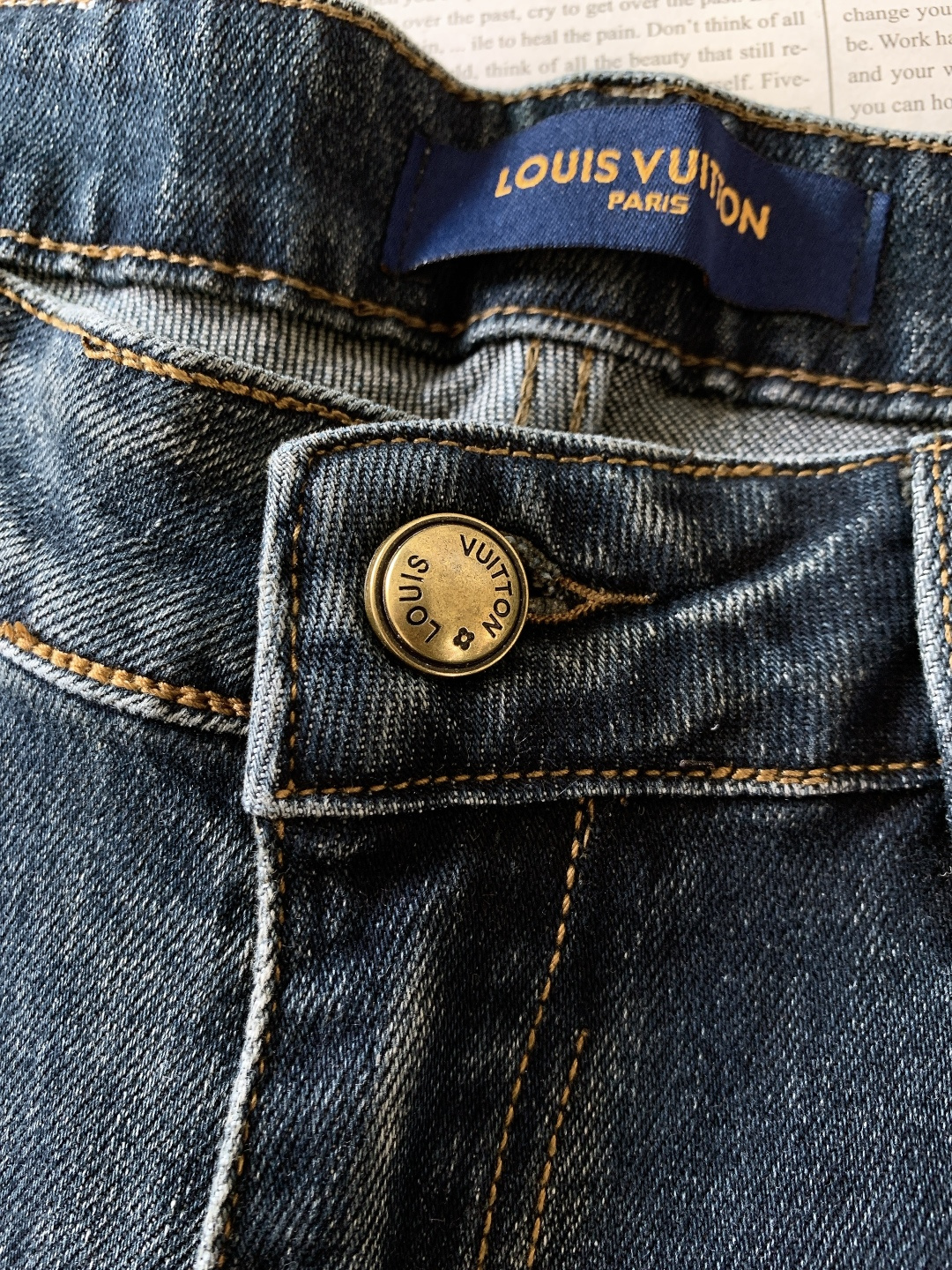 LouisVuitton 路易威登 驴家王炸款牛仔裤👖独爱这一条，弹力直筒牛仔裤…… 重工洗水工艺…..