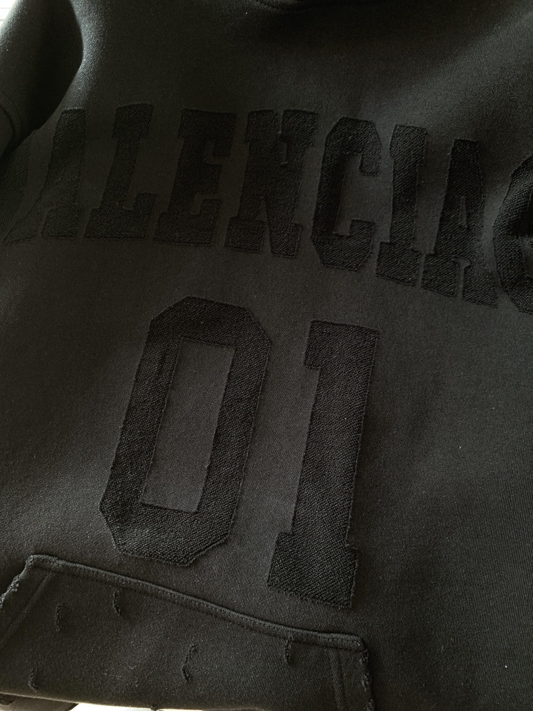 𝐁𝐚𝐥𝐞𝐧𝐜𝐢𝐚𝐠𝐚 巴黎世家 2025FW秋冬新品经典烧花连帽卫衣。甄选380g新疆优质全棉双纱毛圈面