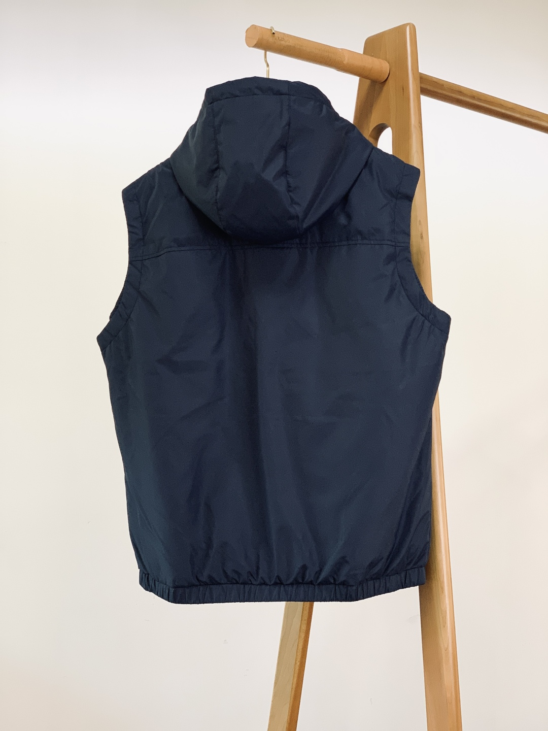 Brunello Cucinelli 布鲁奈罗.库奇内利 2025FW秋冬新品BC男士连帽马甲背心，低调