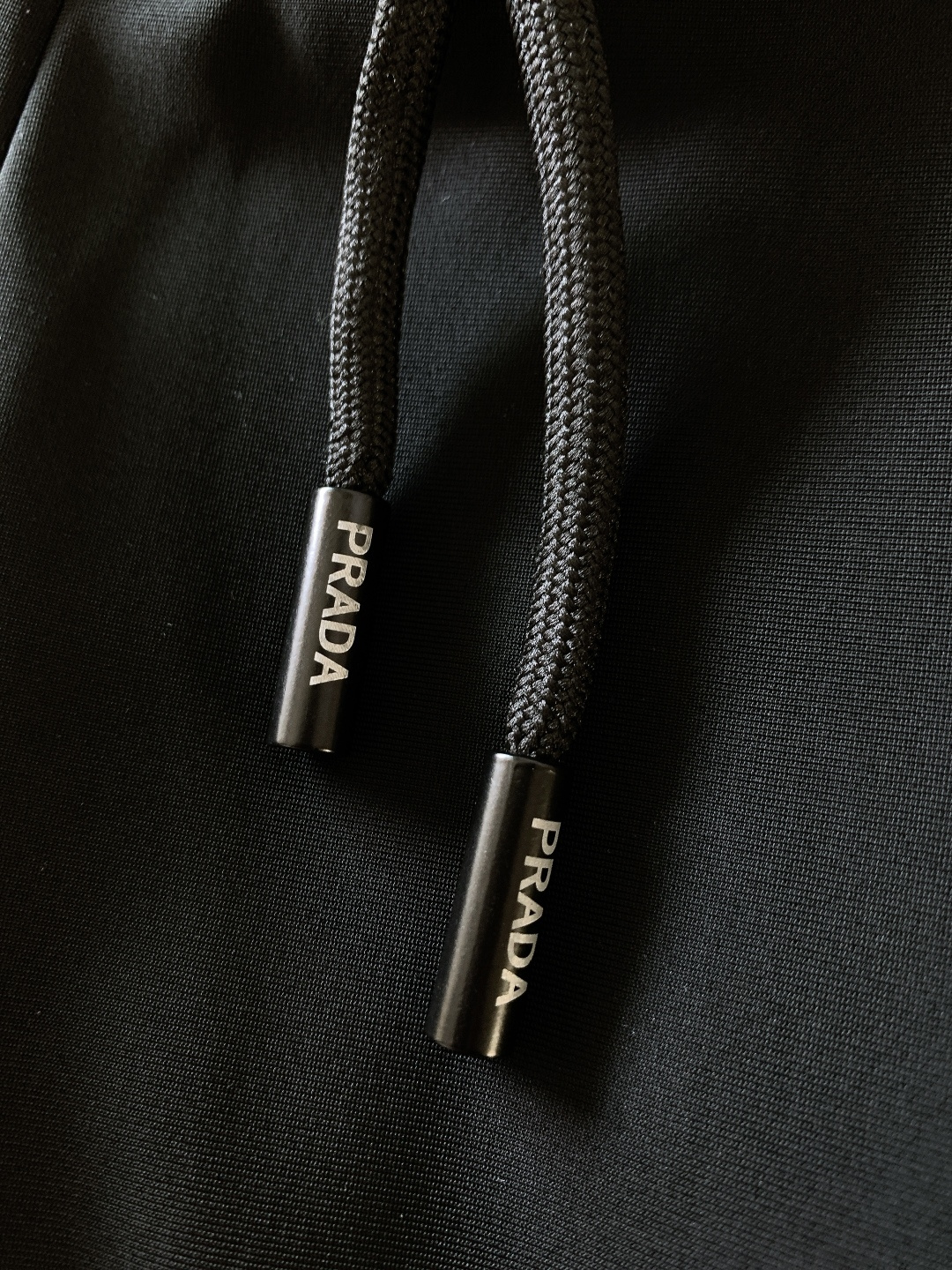 Prada 普拉达 2025FW秋冬新品 时尚休闲套装，进口定制面料打造，舒适透气，质地超赞，客供五金辅