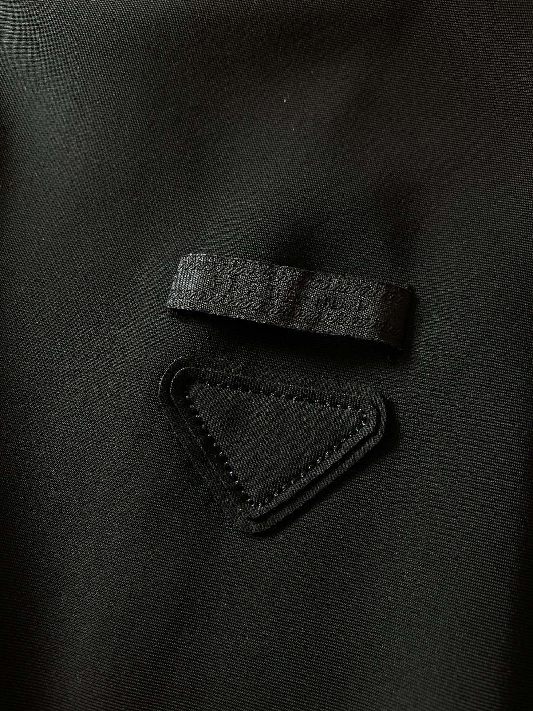 Prada 普拉达 2025FW秋冬新品 时尚休闲套装，进口定制面料打造，舒适透气，质地超赞，客供五金辅