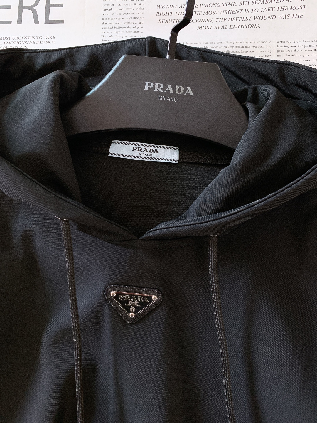 Prada 普拉达 2025FW秋冬新品 时尚休闲套装，进口定制面料打造，舒适透气，质地超赞，客供五金辅