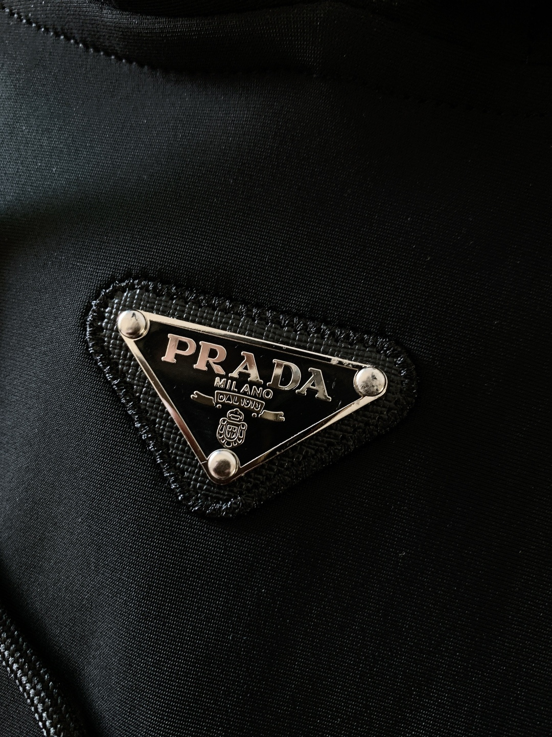 Prada 普拉达 2025FW秋冬新品 时尚休闲套装，进口定制面料打造，舒适透气，质地超赞，客供五金辅
