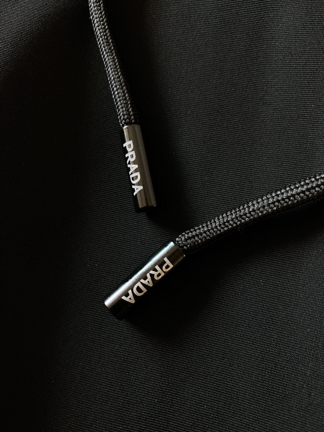 Prada 普拉达 2025FW秋冬新品 时尚休闲套装，进口定制面料打造，舒适透气，质地超赞，客供五金辅