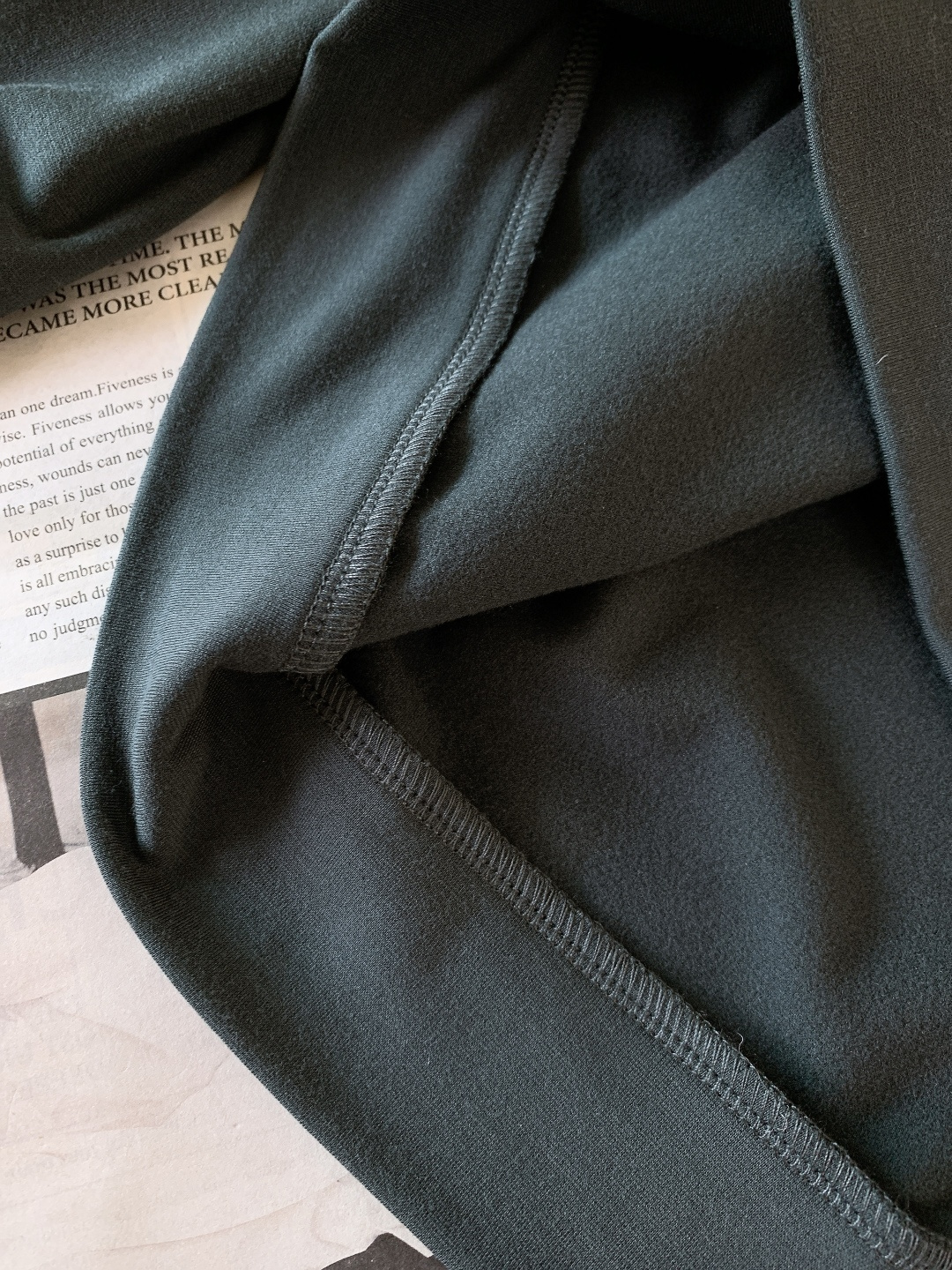 Burberry 巴宝莉 2025FW秋冬新品BBR 圆领长袖 男女同款材质 桑蚕丝➕山羊绒 聚酯纤维 