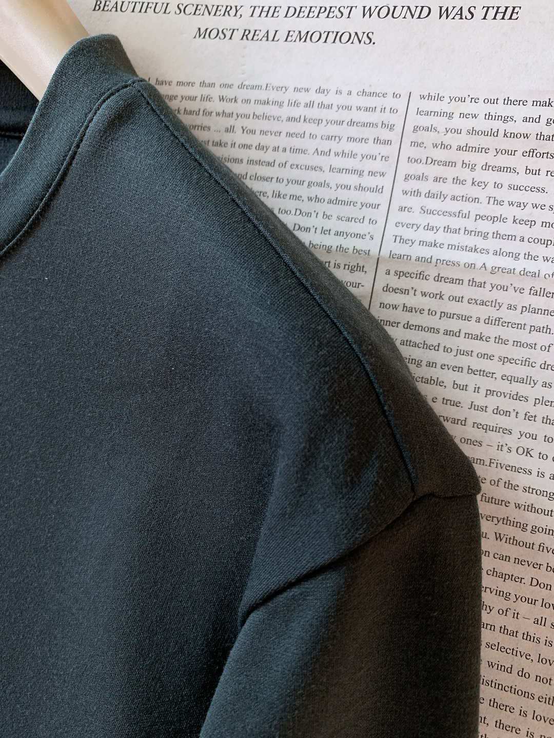 Burberry 巴宝莉 2025FW秋冬新品BBR 圆领长袖 男女同款材质 桑蚕丝➕山羊绒 聚酯纤维 