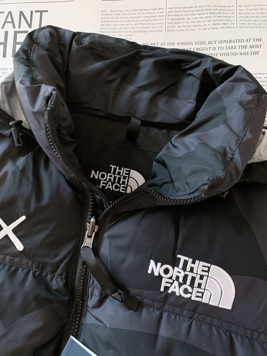 The North Face®北面 ✖️Kaws联名𝟏𝟗𝟗𝟔美版羽绒服 正品打版 全网唯一正确版本全套订