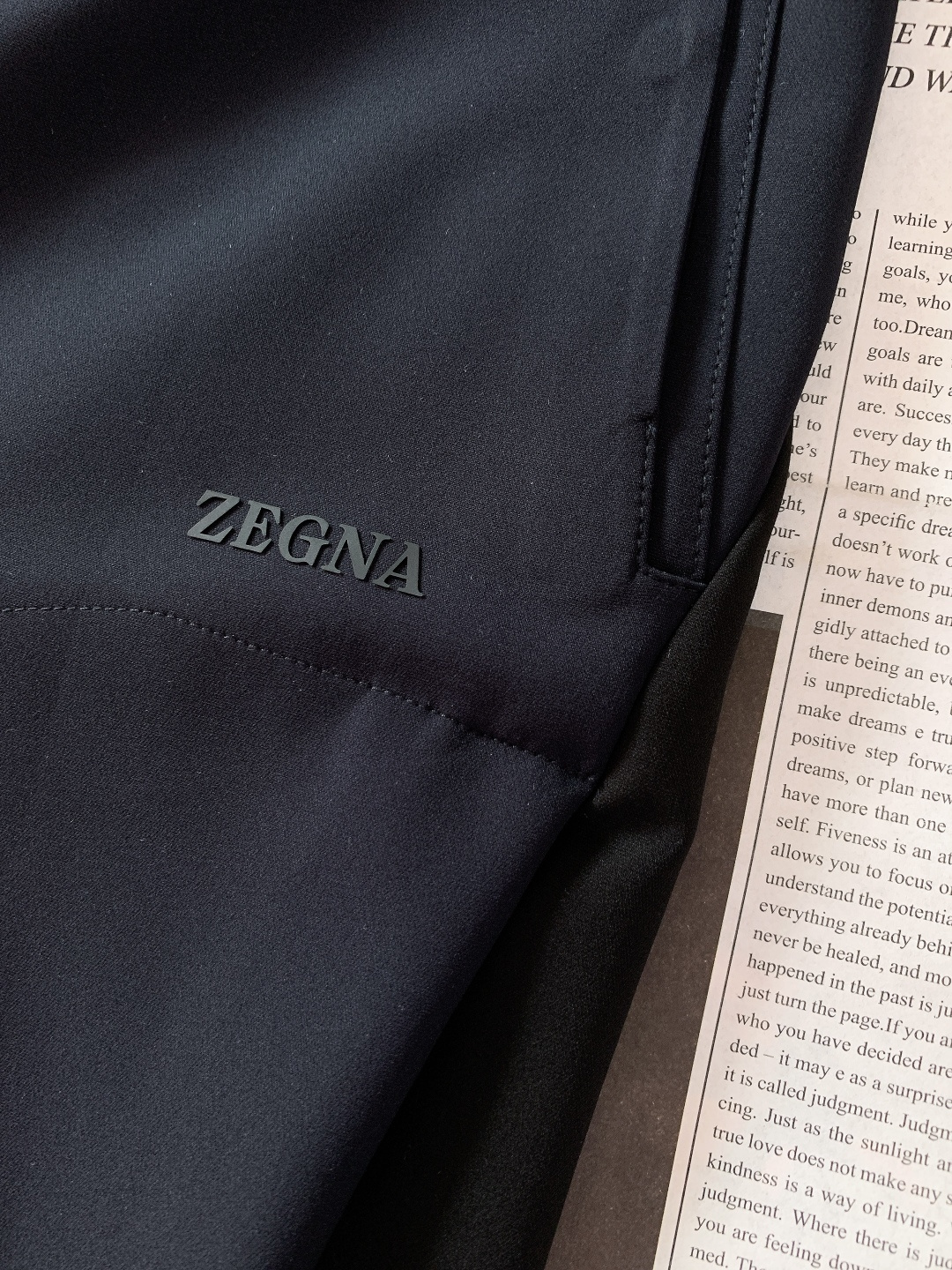 /套 Ermenegildo Zegna 杰尼亚 FW秋冬新品  精英男士的秋冬宝藏——ZZ拼接套装来了！高弹科技面料兼