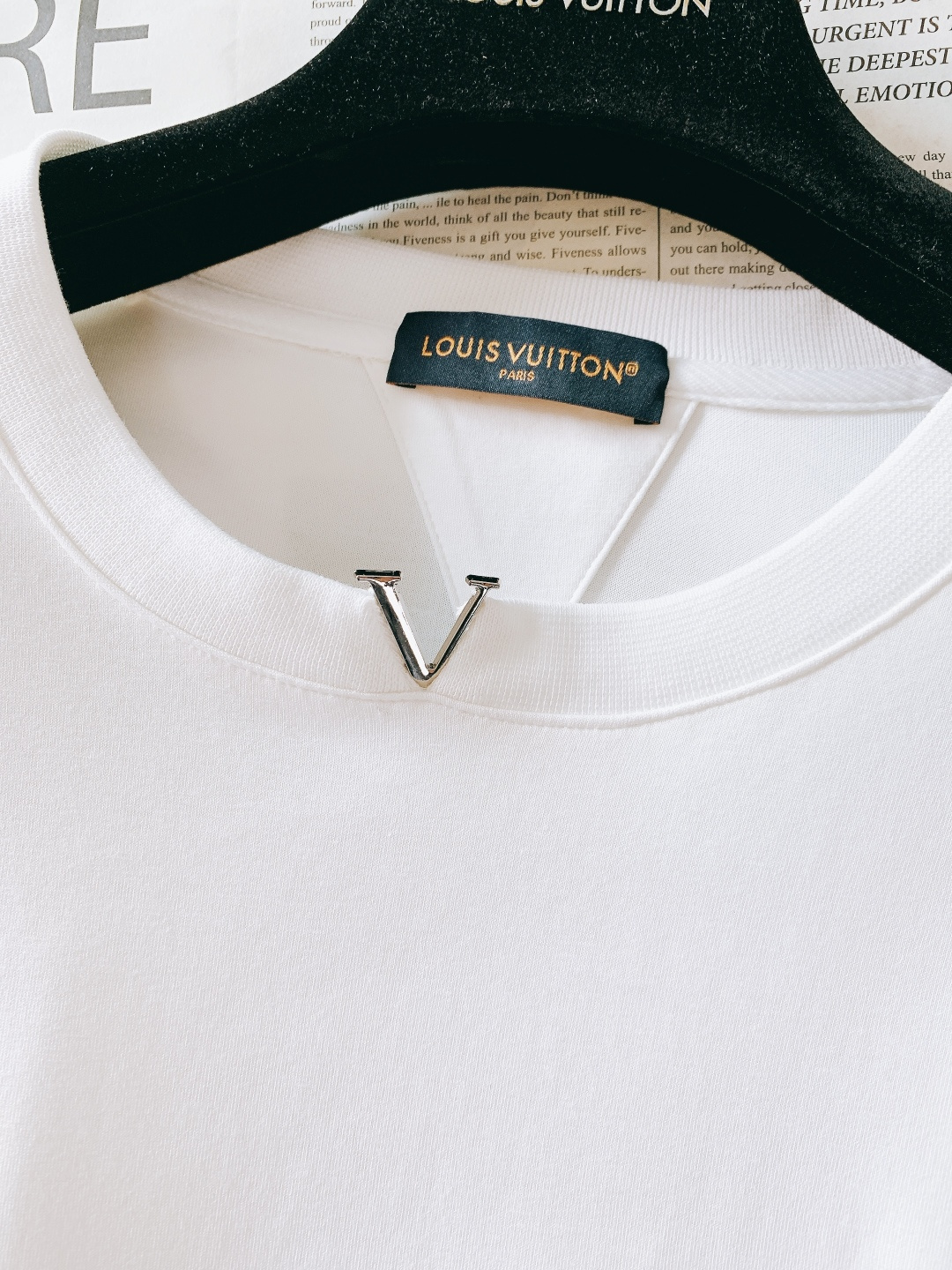 LouisVuitton 路易威登 2025FW秋冬新品 休闲长袖打底衫，将经典Monogram元素以刺