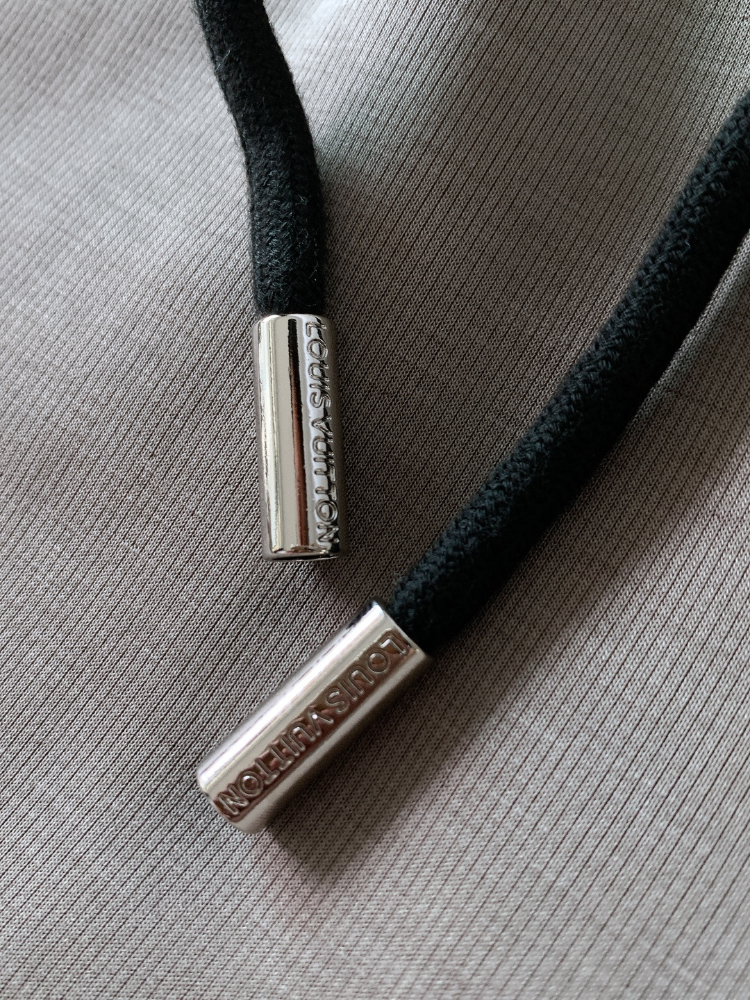 LouisVuitton 路易威登 2025FW秋冬新品 刺绣抽绳休闲裤时尚系列，独特设计，抽绳休闲长裤